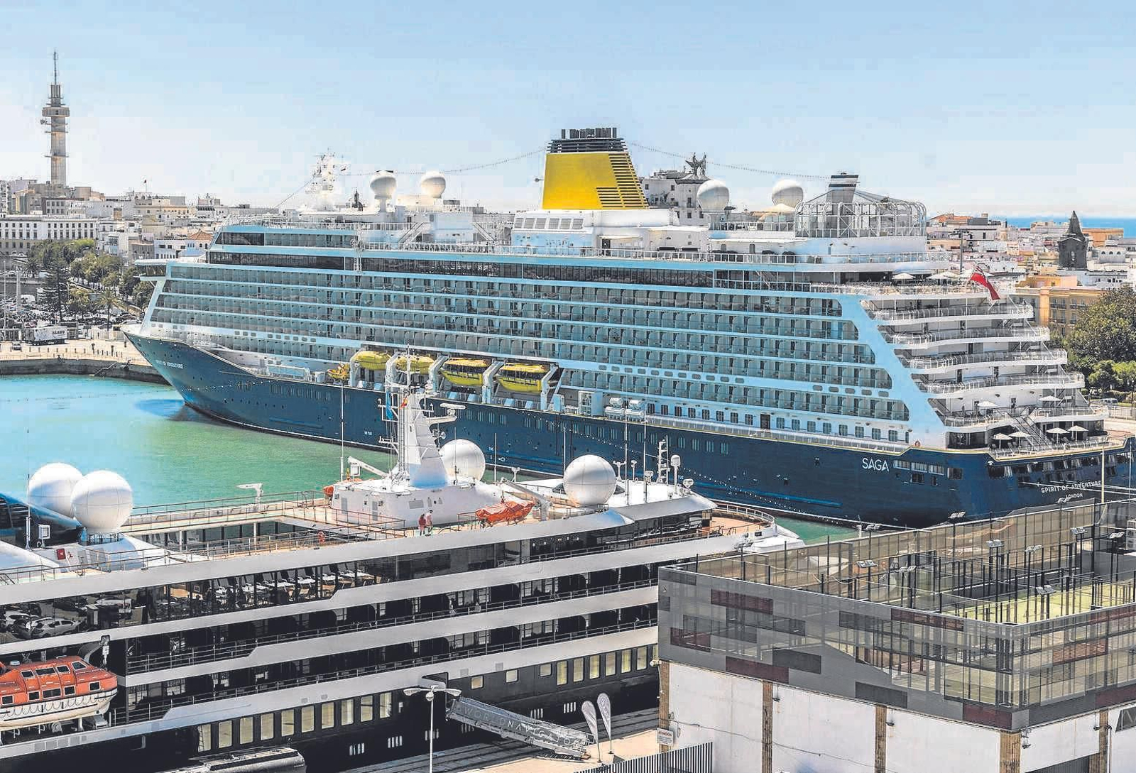 La jornada dejó imágenes como esta, con un puerto repleto de cruceros.