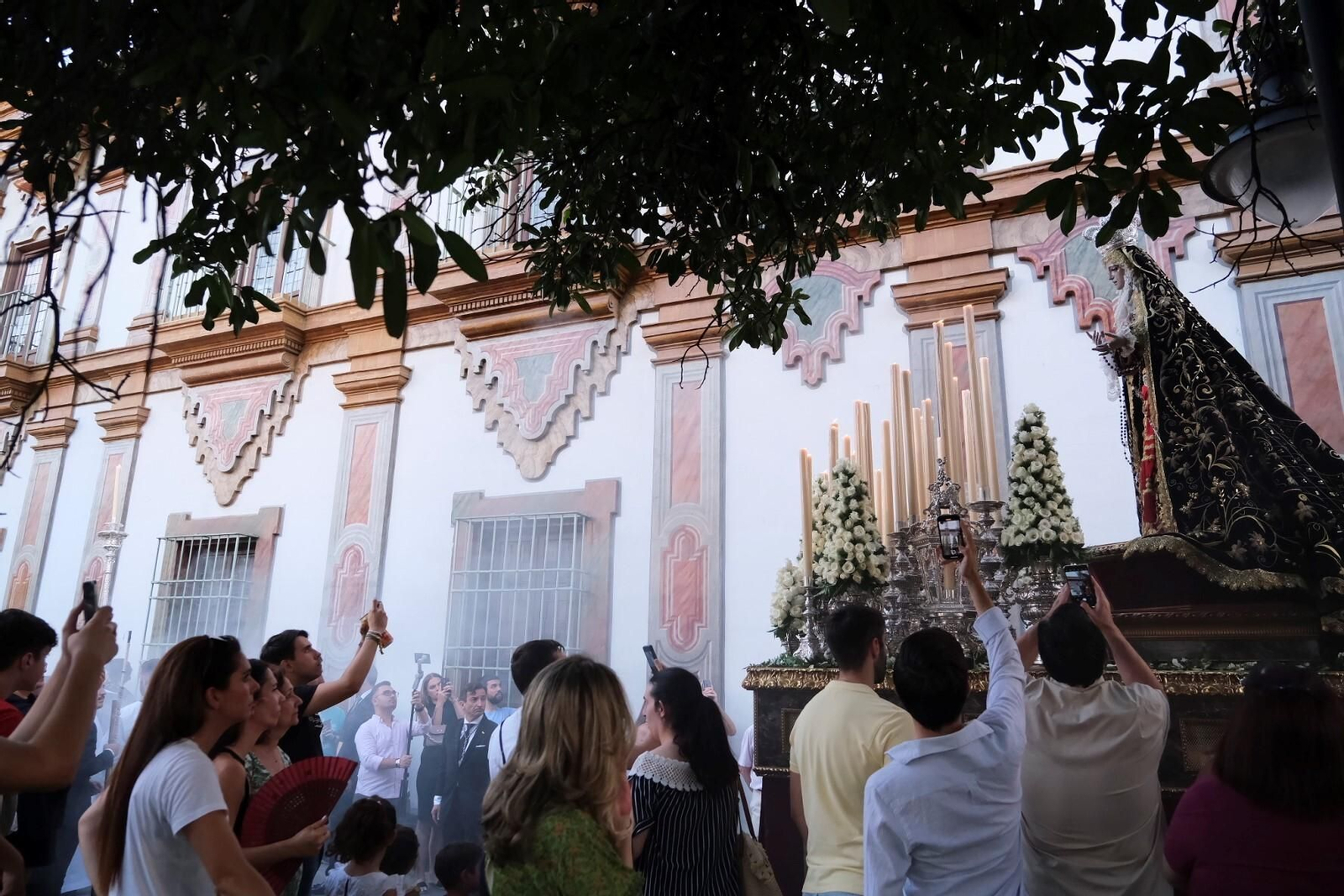 La procesión extraordinaria de la Quinta Angustia en Córdoba, en imágenes