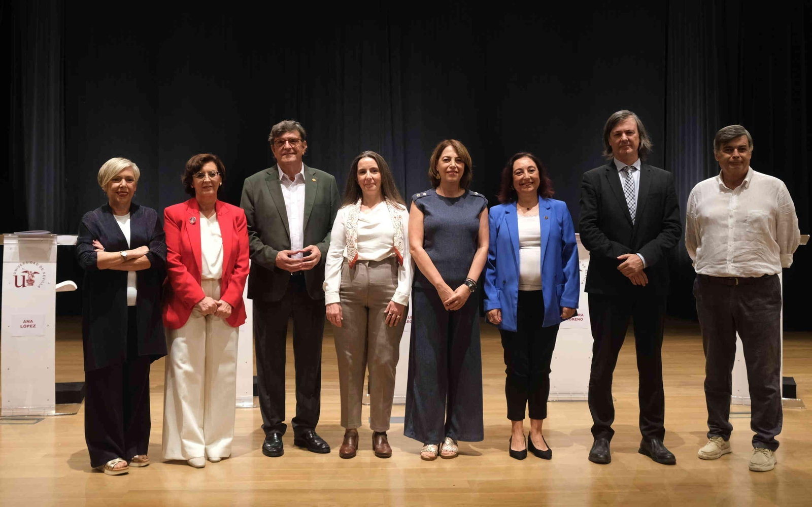 Los participantes en el debate electoral de la US del pasado 23 de octubre, junto a la moderadora Mabel Mata.