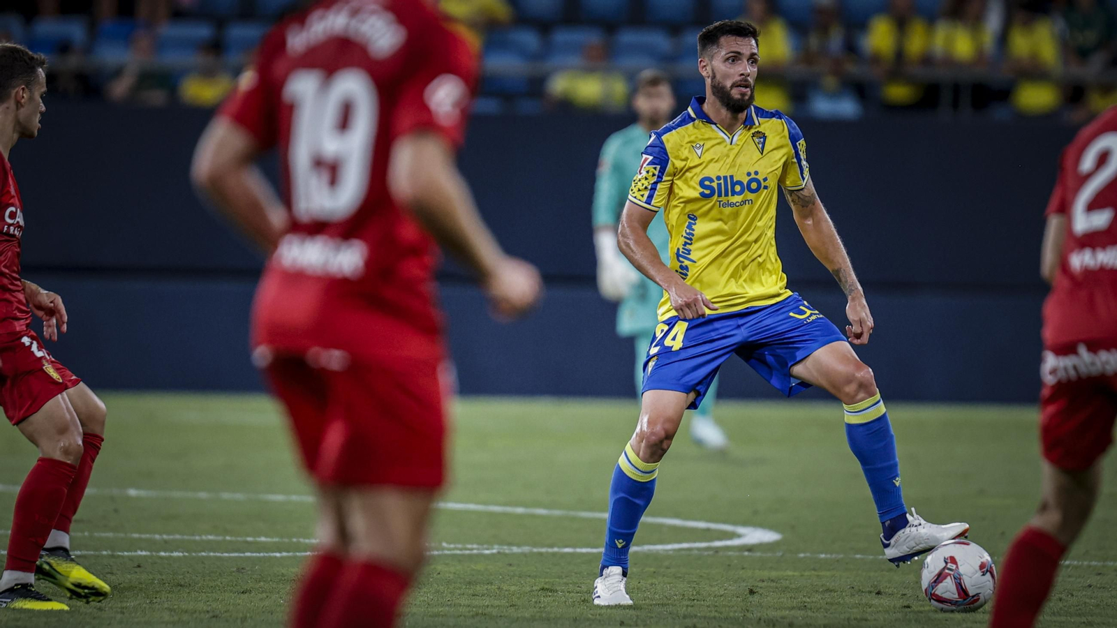 Búscate entre las fotos del partido de fútbol entre Cádiz CF y Real Zaragoza
