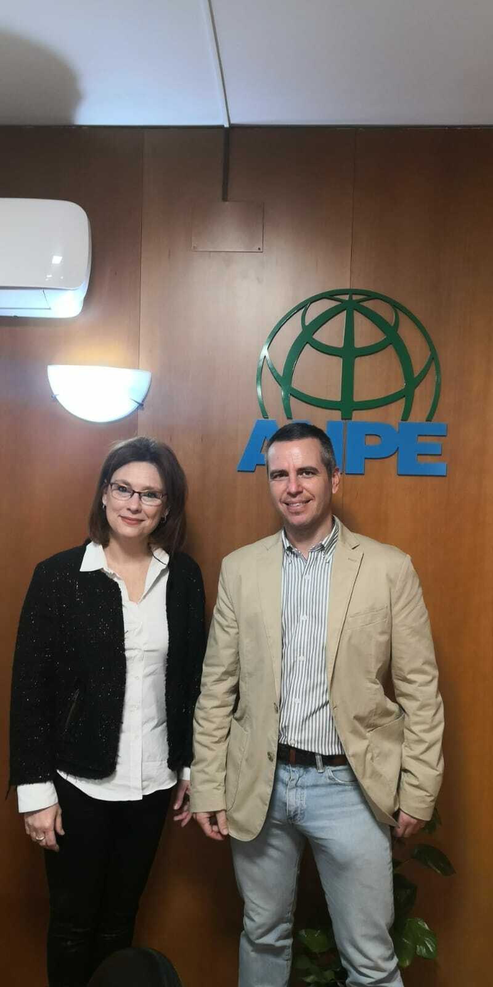 María del Mar Sánchez, parlamentaria andaluz por Ciudadanos, y Manuel Pérez, presidente provincial de ANPE.