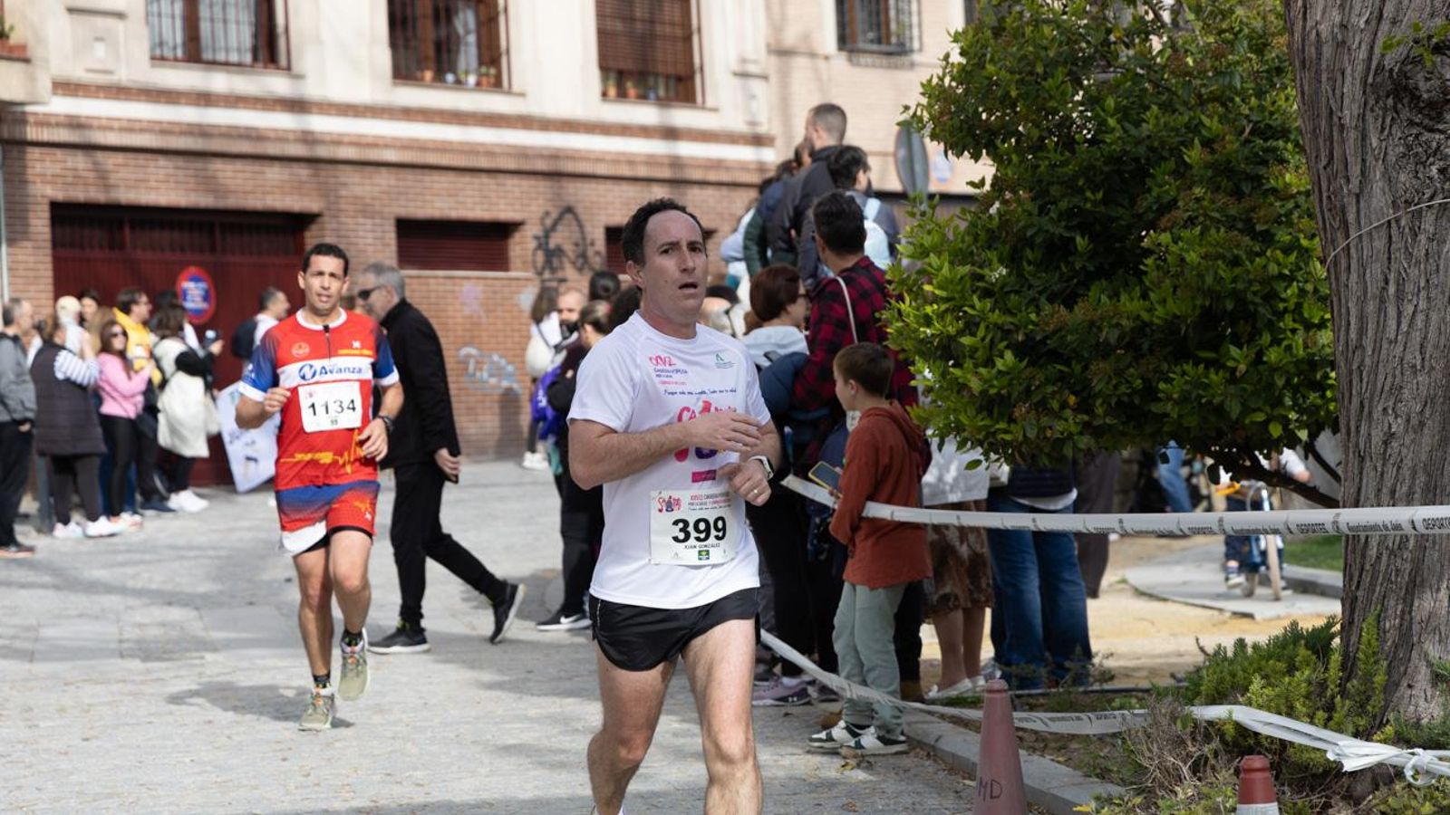 Más de 2.100 participantes corren para promover la salud en Jaén, en imágenes (1)
