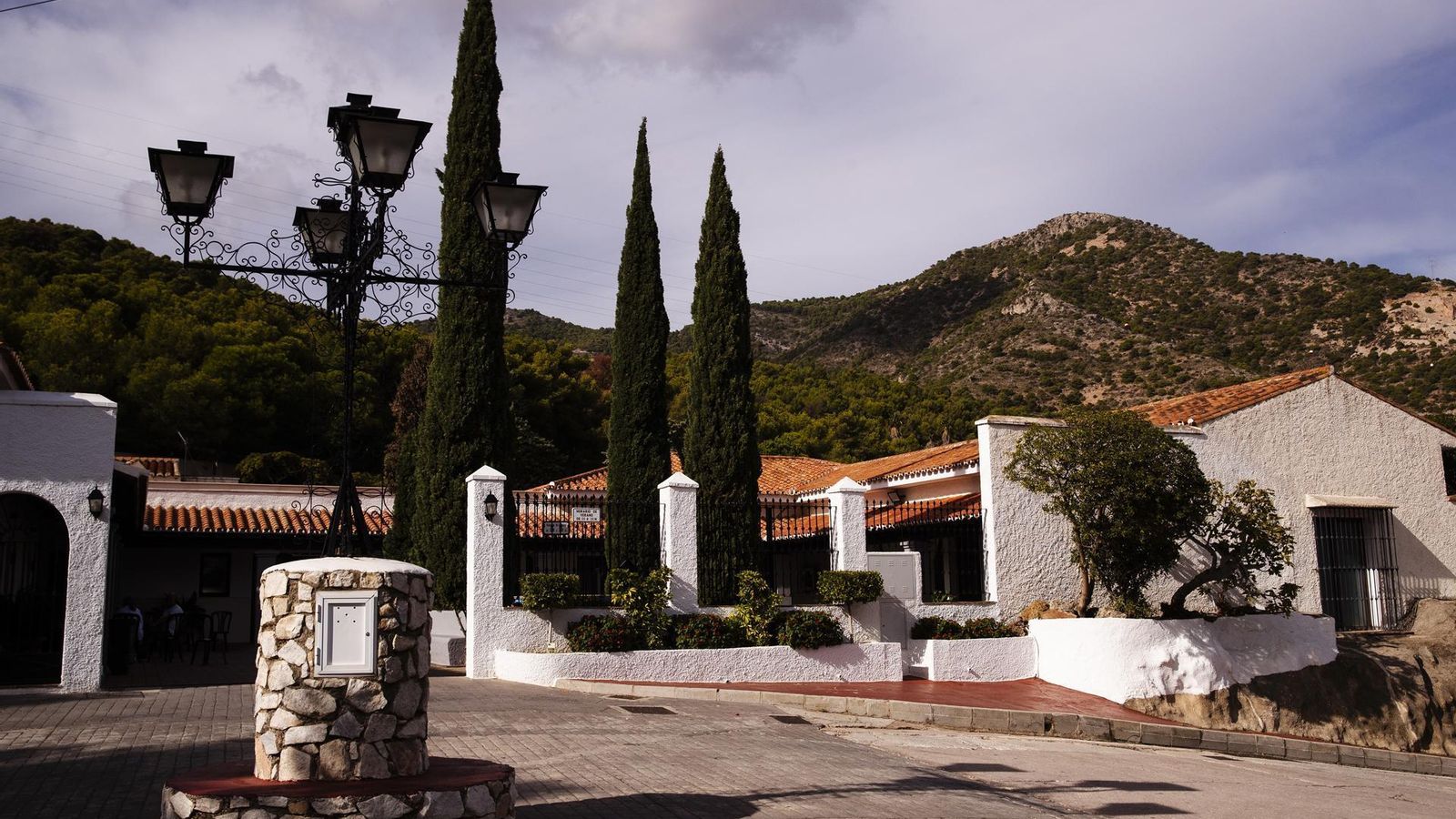 Fachada del Cementerio Internacional de Benalmádena, donde se encuentra la tumba de Paul Lukas.
