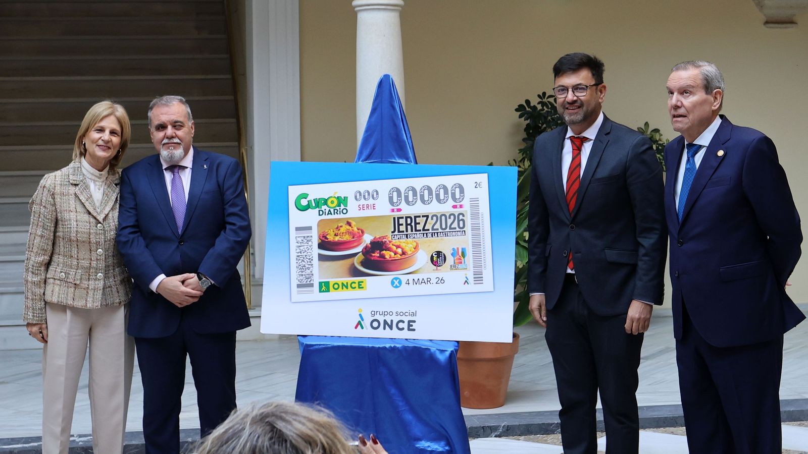 María José García-Pelayo, Cristino Ortuno, Alfredo Carrasco y Antonio de María Ceballos, con el cupón jerezano.