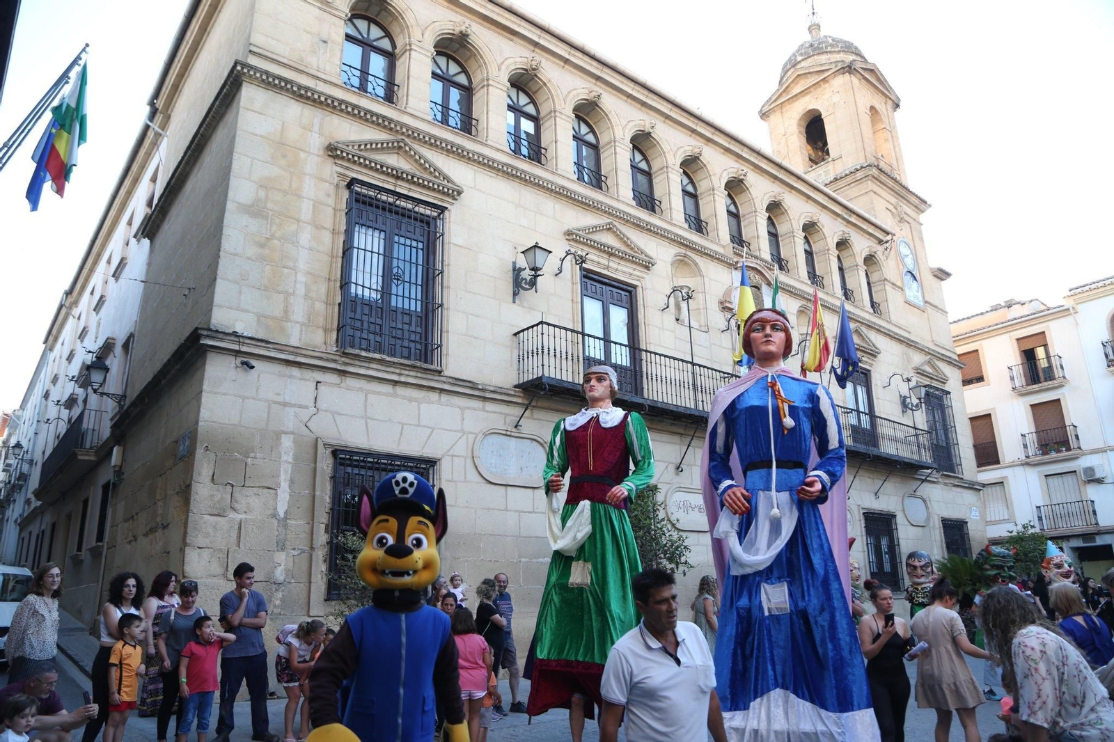 Alcalá la Real, tierra de frontera, se ubica al sur de la provincia de Jaén. Alcalá la Real, tierra de frontera, se ubica al sur de la provincia de Jaén.