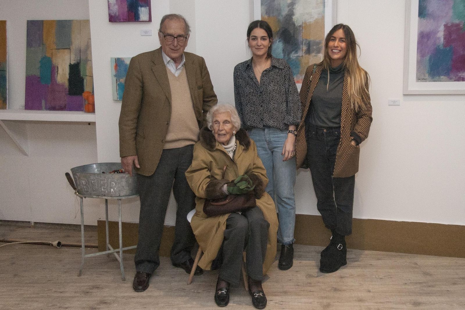 María Asunción Milá, con sus nietas Inés y Myriam y su hijo Manuel.