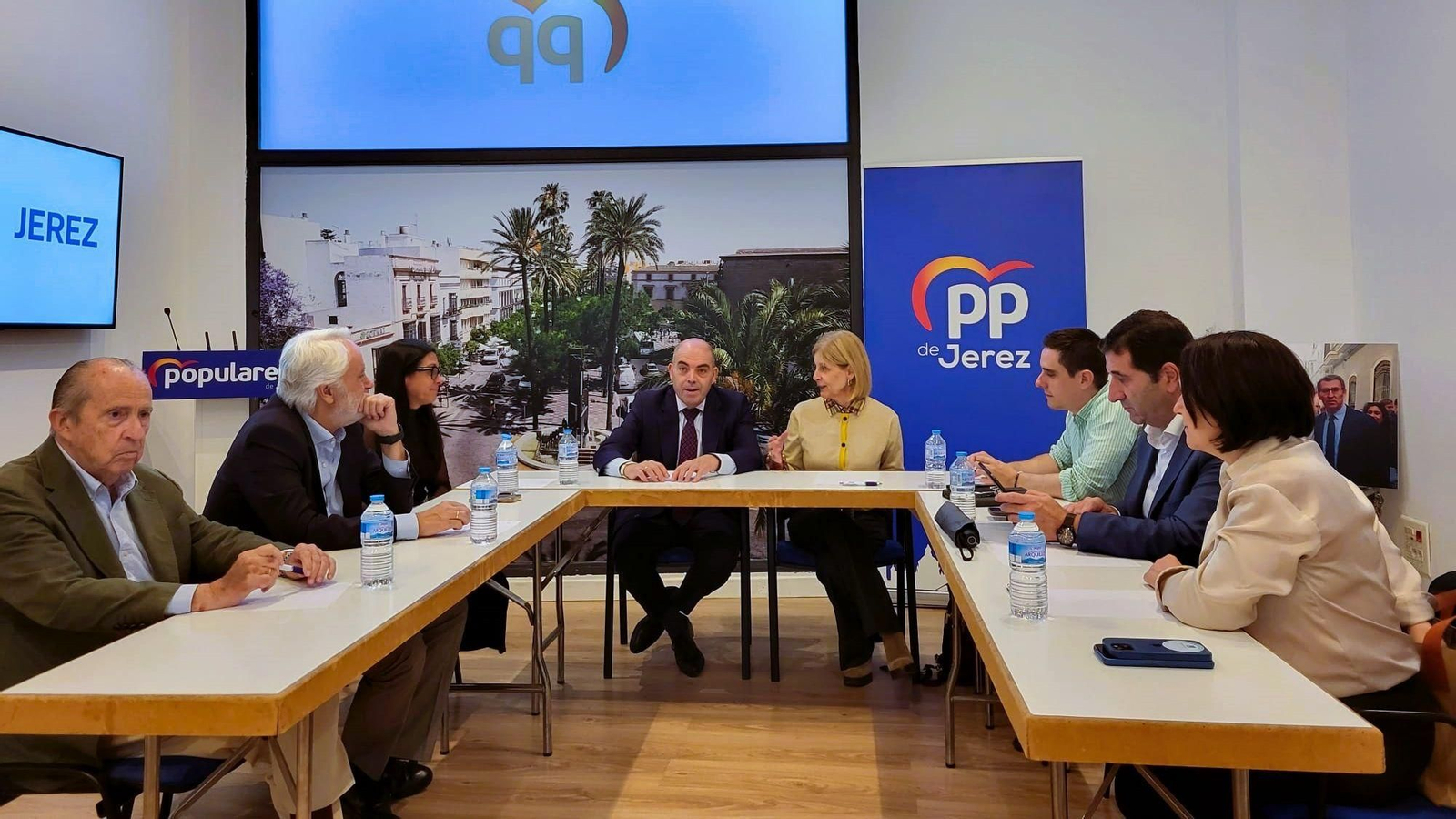 Un momento del encuentro entre ATA y el PP de Jerez.