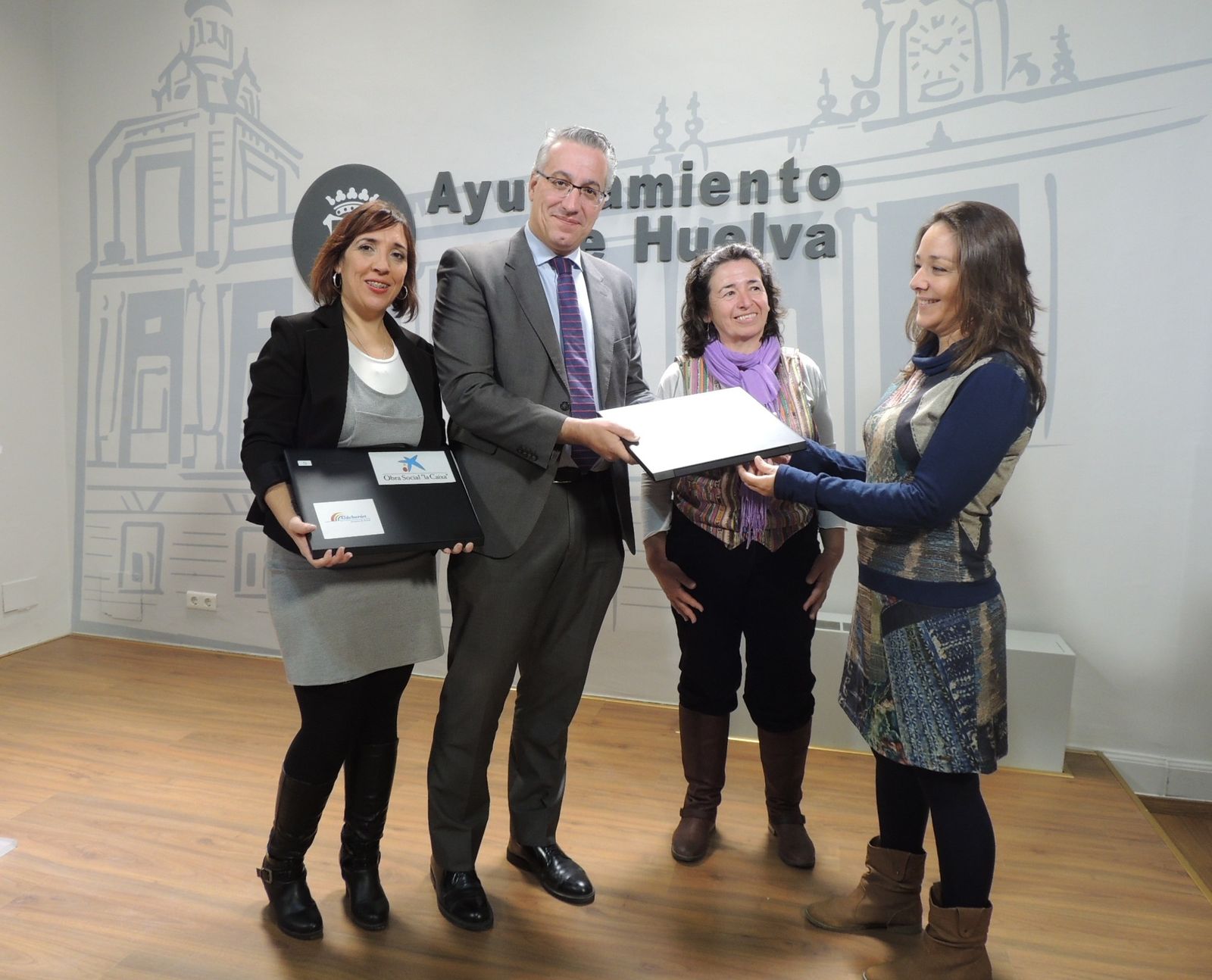 Acto de entrega de los nuevos equipos informáticos