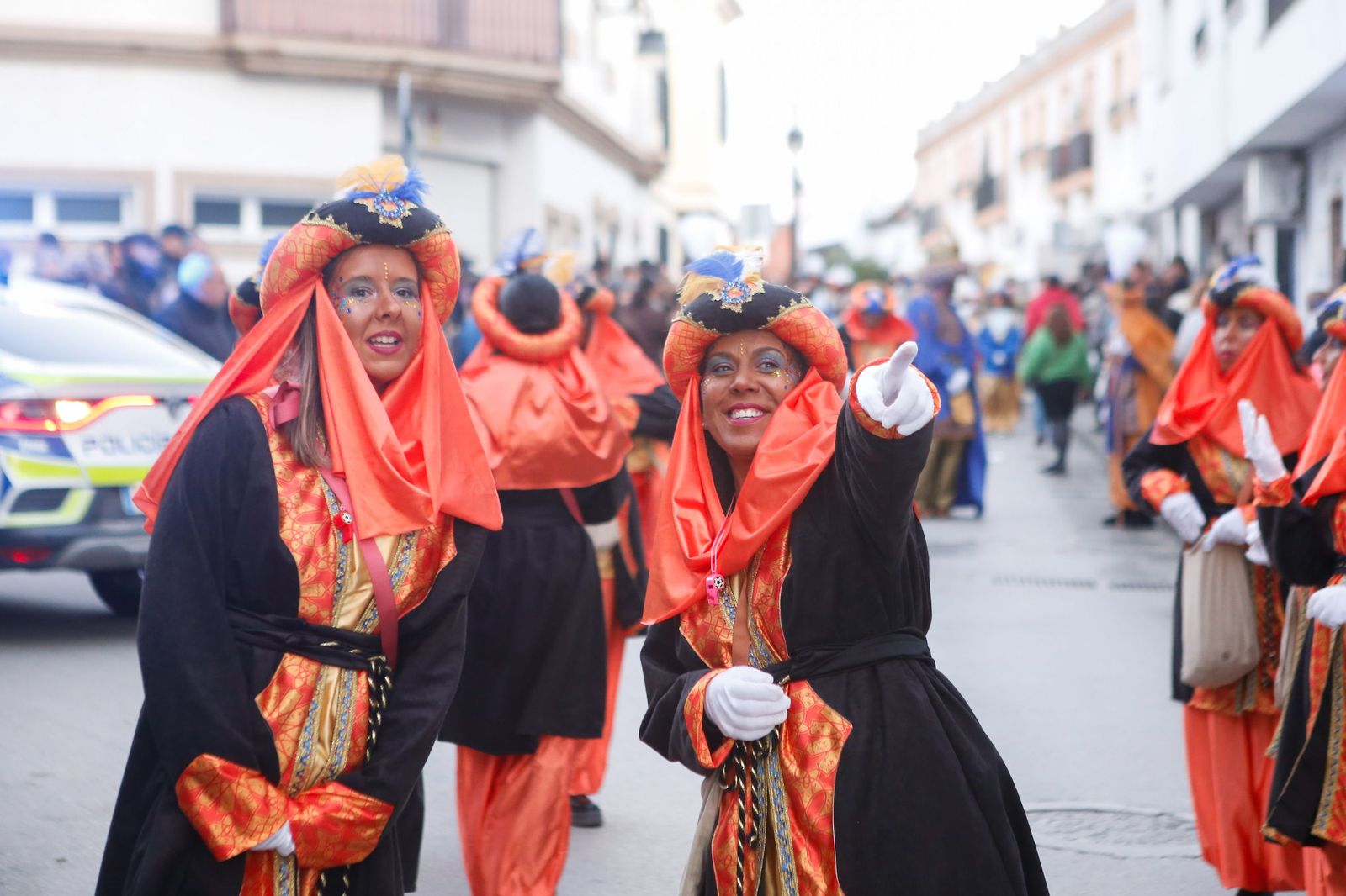 Búscate en las fotos de la cabalgata de Reyes Magos 2026 en Los Barrios