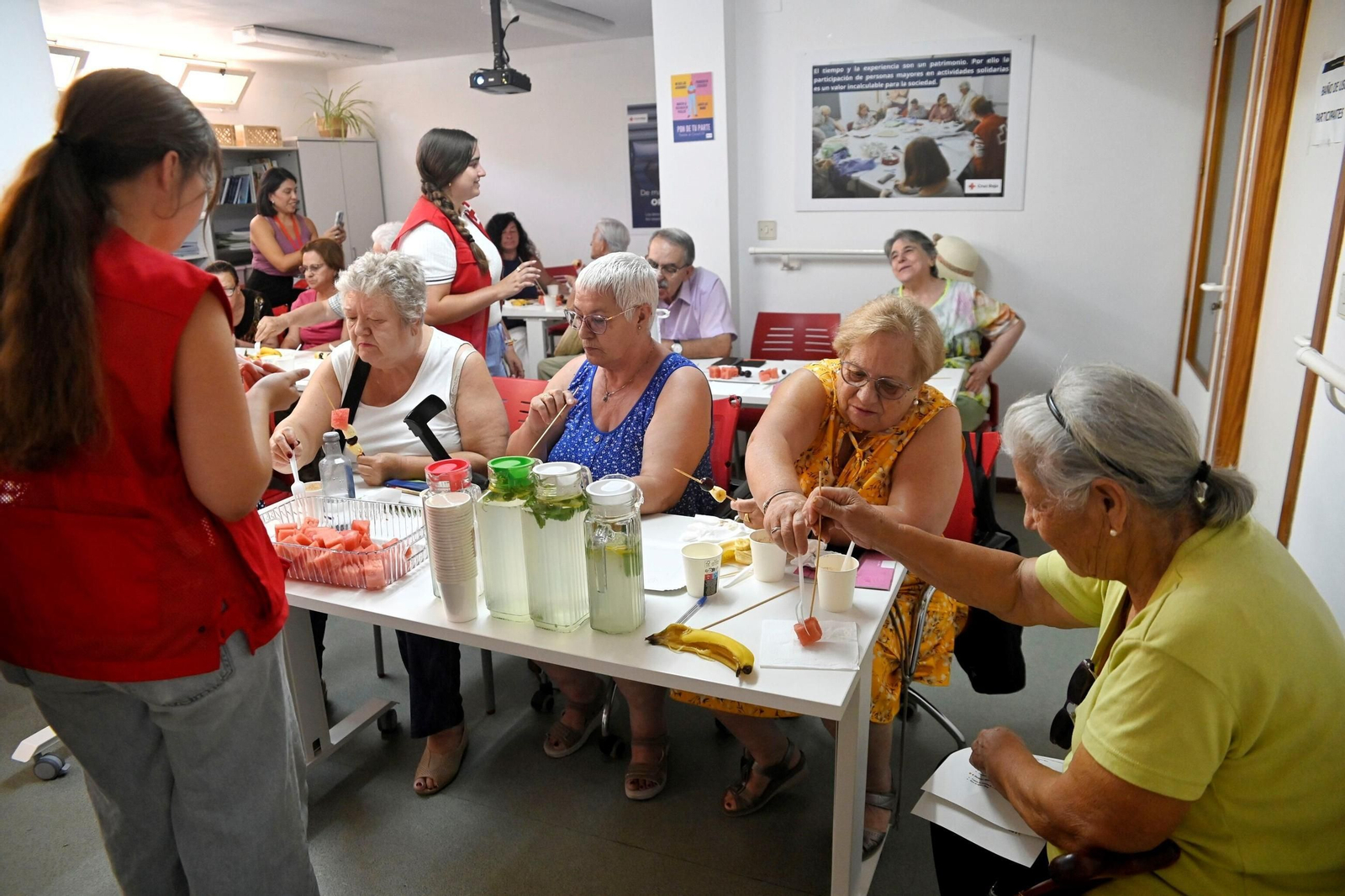 Taller de Cruz Roja sobre ahorro energético y alimentación saludable para mayores