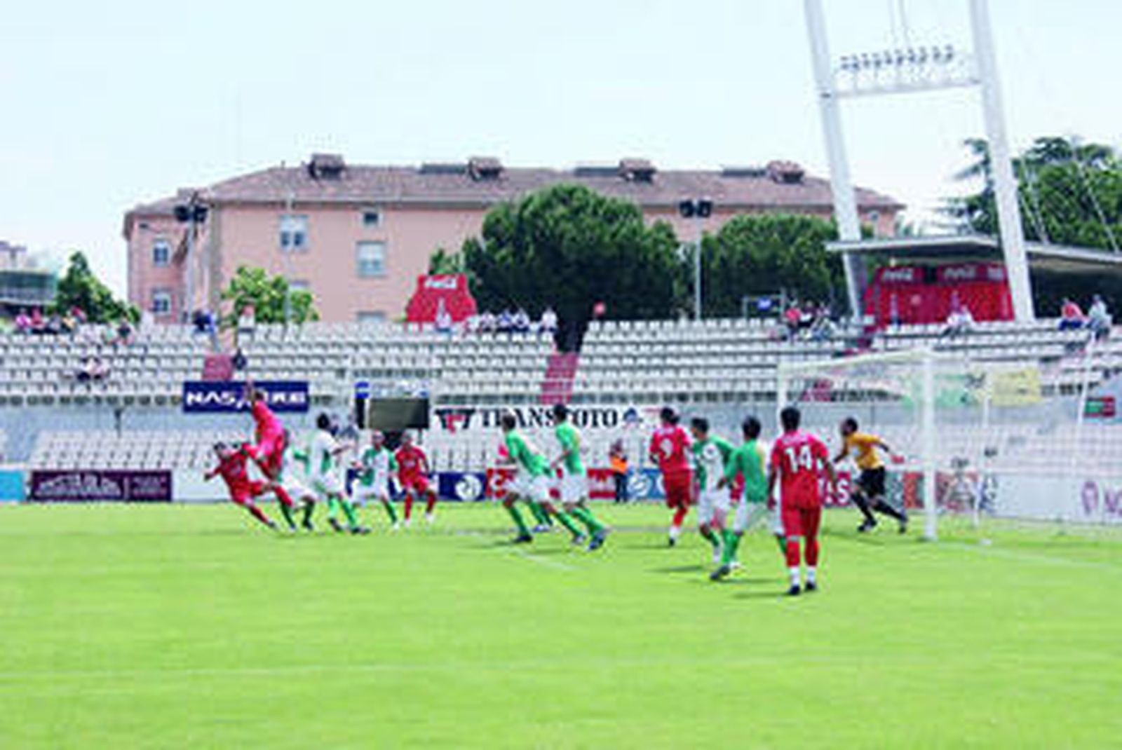 Córner sobre el área antequerana.