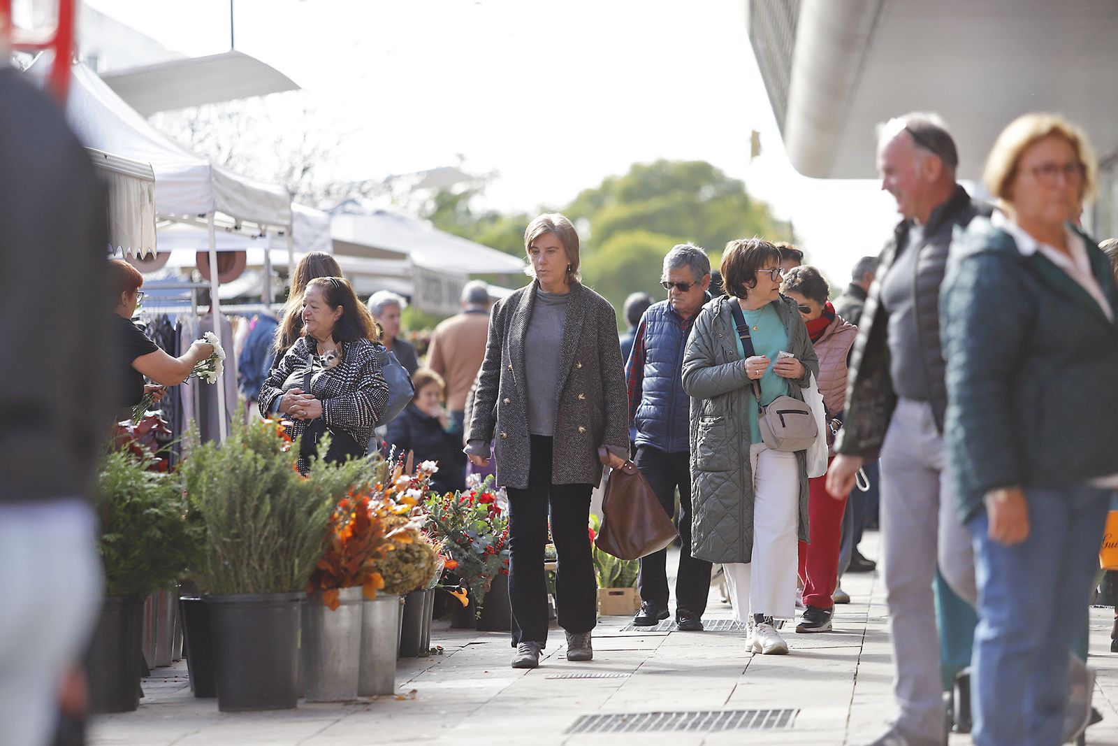 Imágenes del ambiente en el zoco del Mercado del Carmen