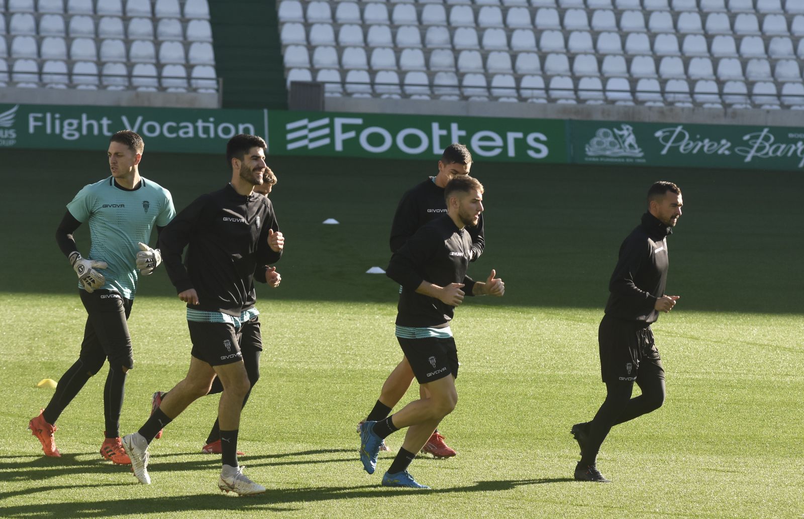 El regreso al trabajo del Córdoba CF tras el parón navideño, en imágenes