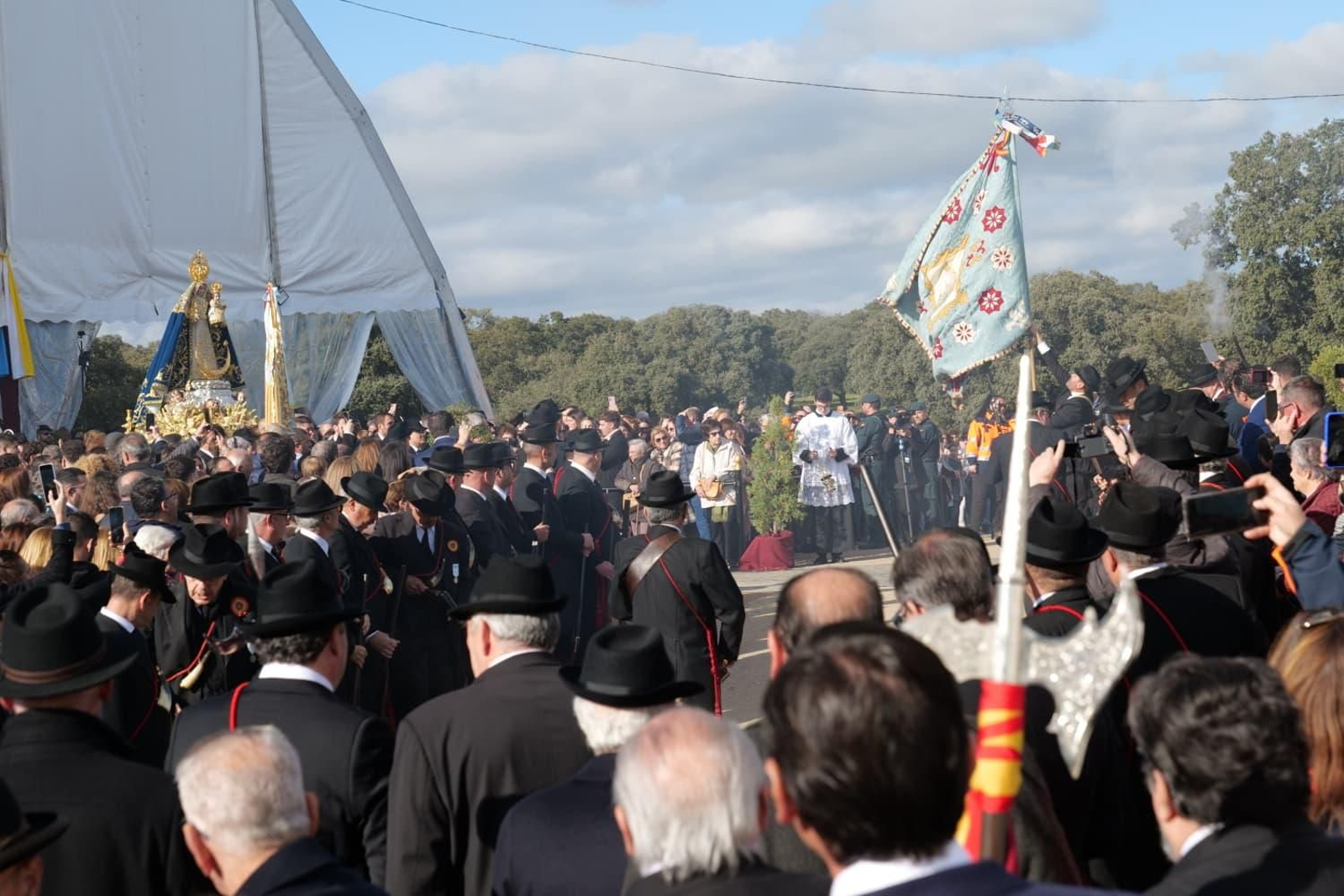 Procesión de la Virgen de Luna tras su coronación canónica