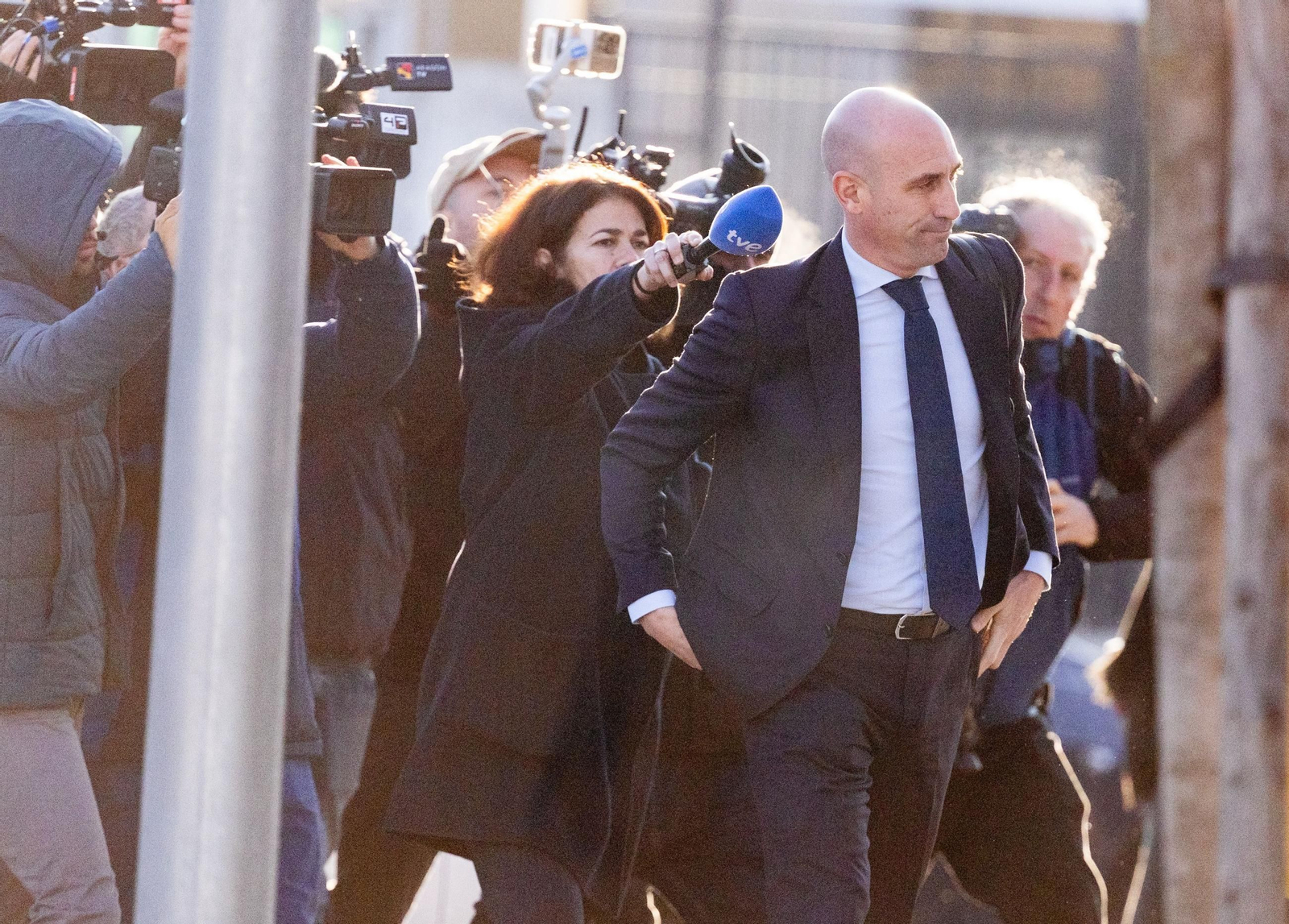 Las fotos del día de la declaración de Rubiales en el juicio