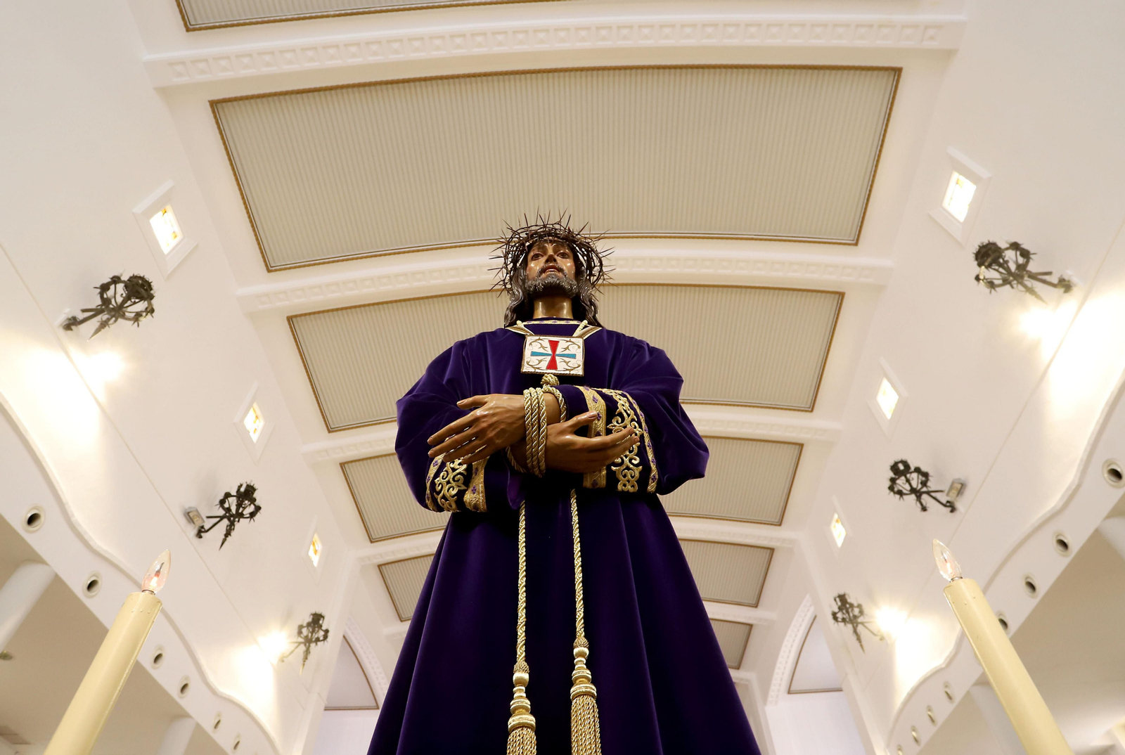 Imágenes de la veneración a Nuestro Padre Jesús Cautivo en la Iglesia del Rocío