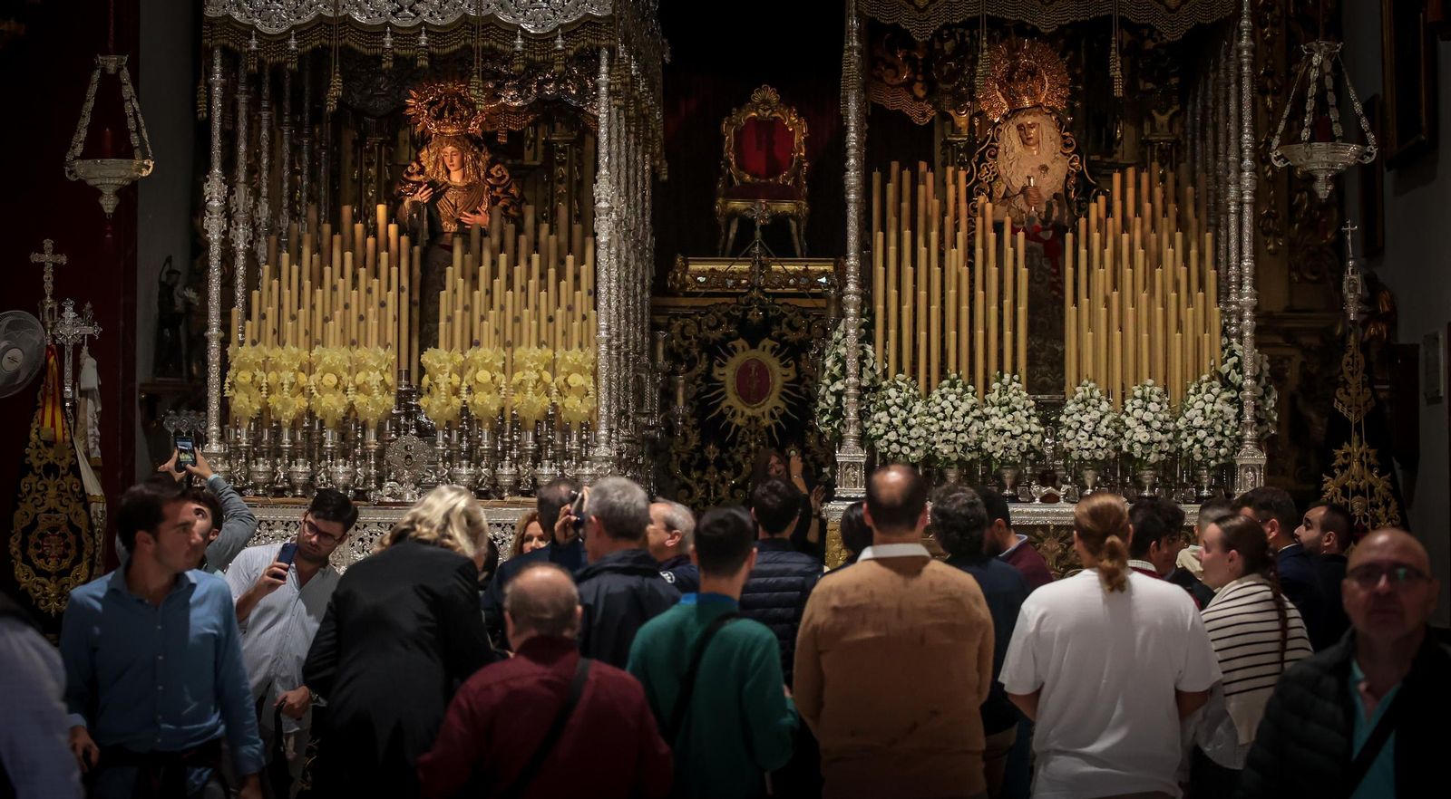 Imágenes de la visita a los templos tras el aplazamiento de la Magna Mariana de Jerez