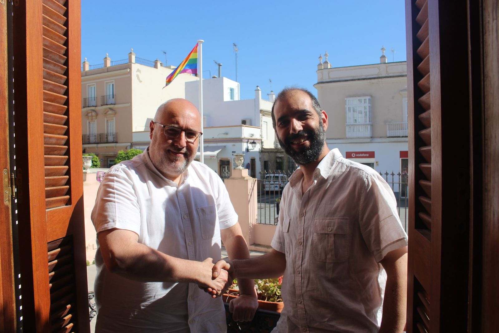 Pablo Morterero y Antonio Romero, tras la firma del convenio.