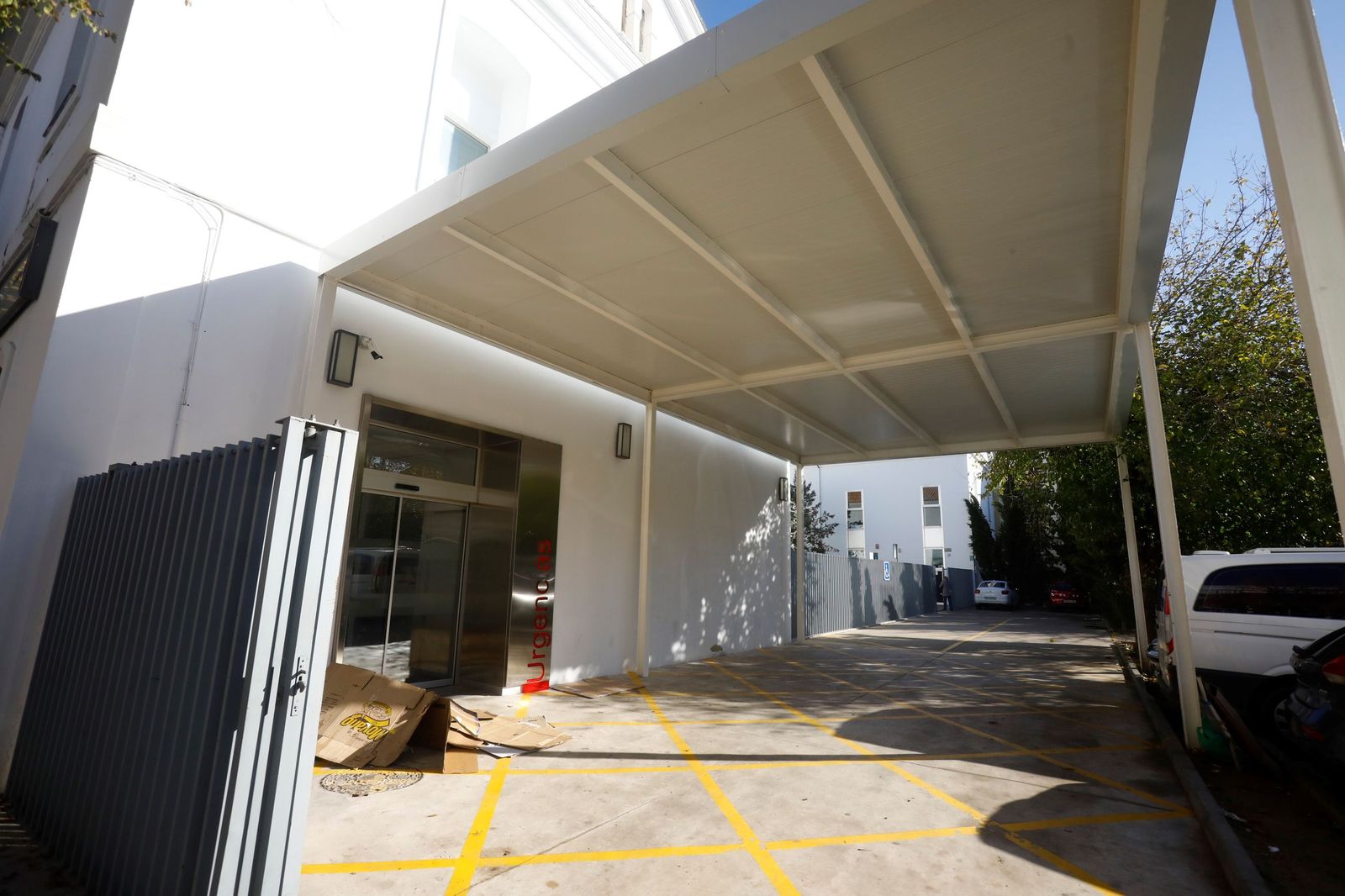 Entrada al punto de Urgencias de Levante Sur.