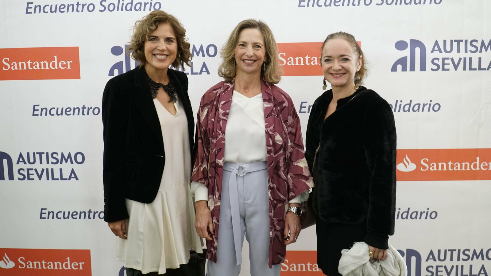 Victoria Herrera, directora comercial de Grupo Joly, Mercedes Molina, presidenta de Autismo Sevilla y Magdalena Trillo, subdirectora de la Edición Digital de Grupo Joly.
