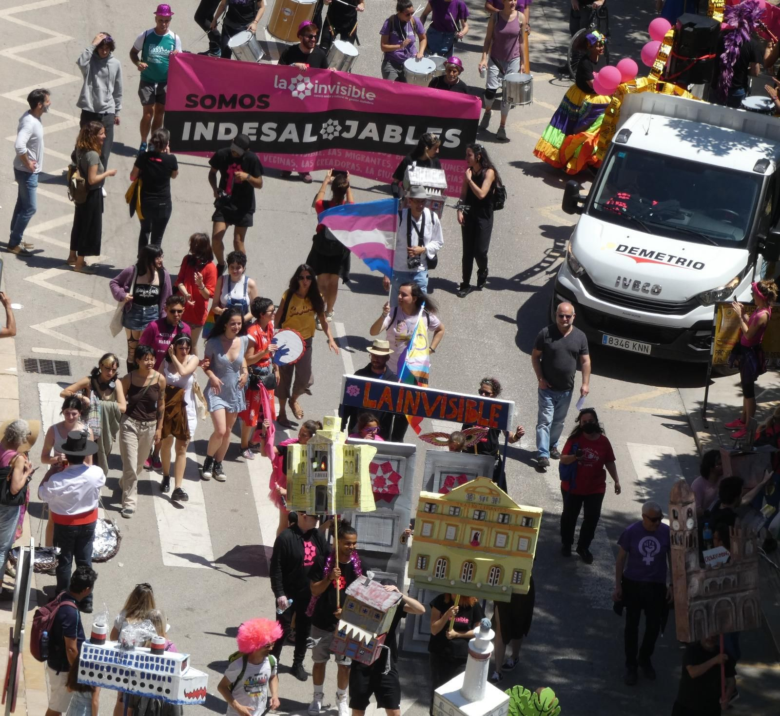 La Invisible se manifiesta contra su desalojo, en fotos