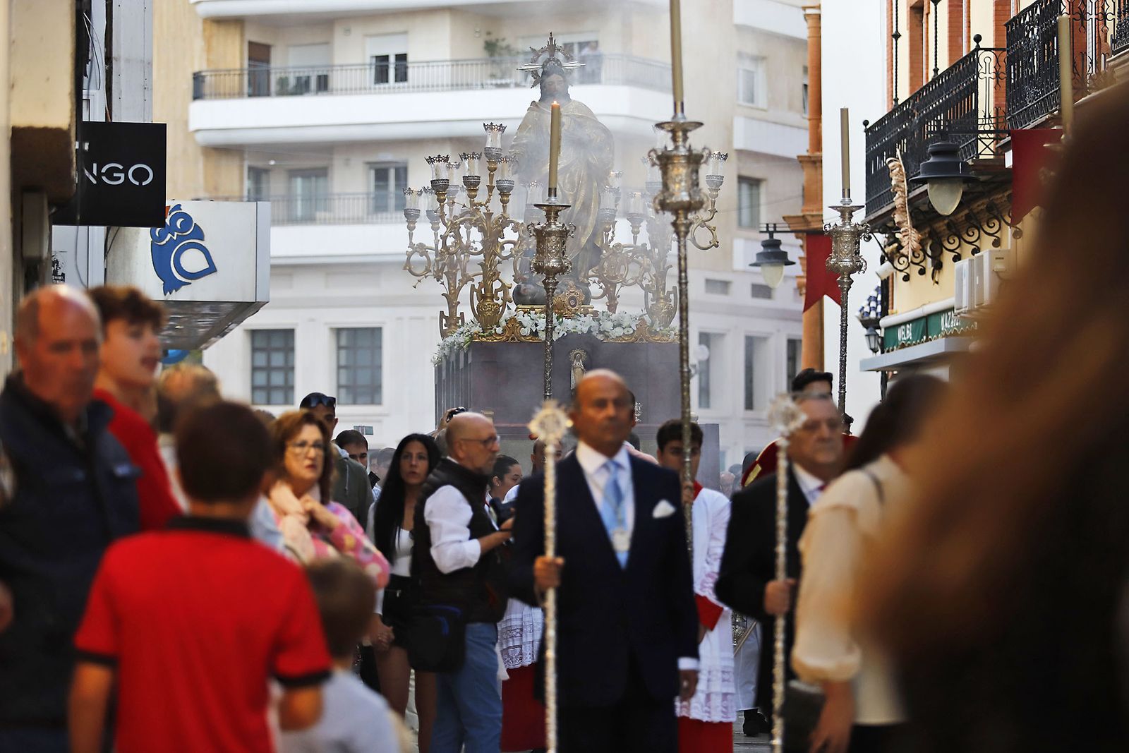 Imágenes del Sagrado corazón de Jesús en procesión por las calles del centro