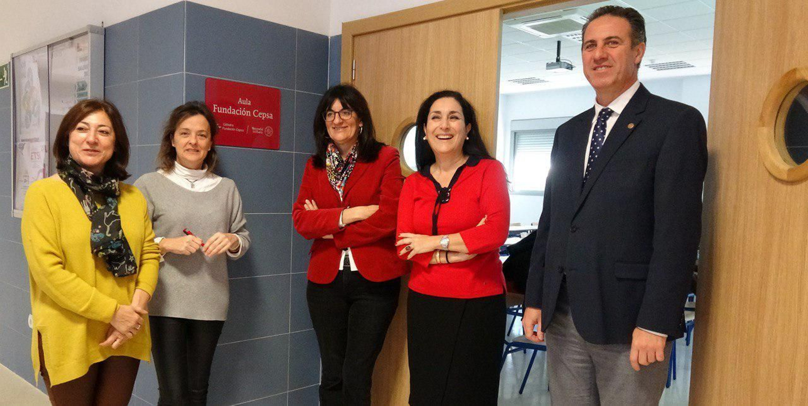 Imagen de la inauguración de la nueva aula en la Universidad. Imagen de la inauguración de la nueva aula en la Universidad.