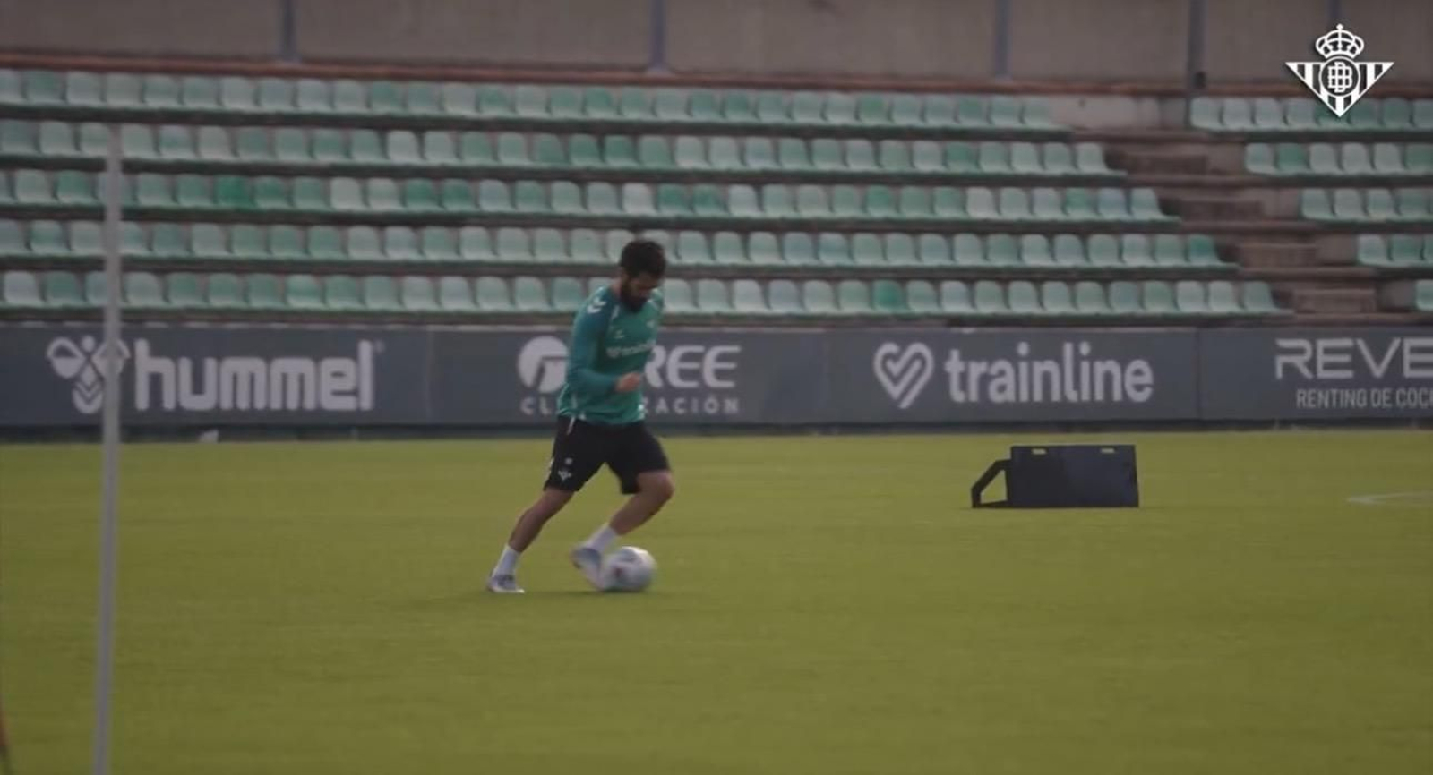 Isco entrena con balón