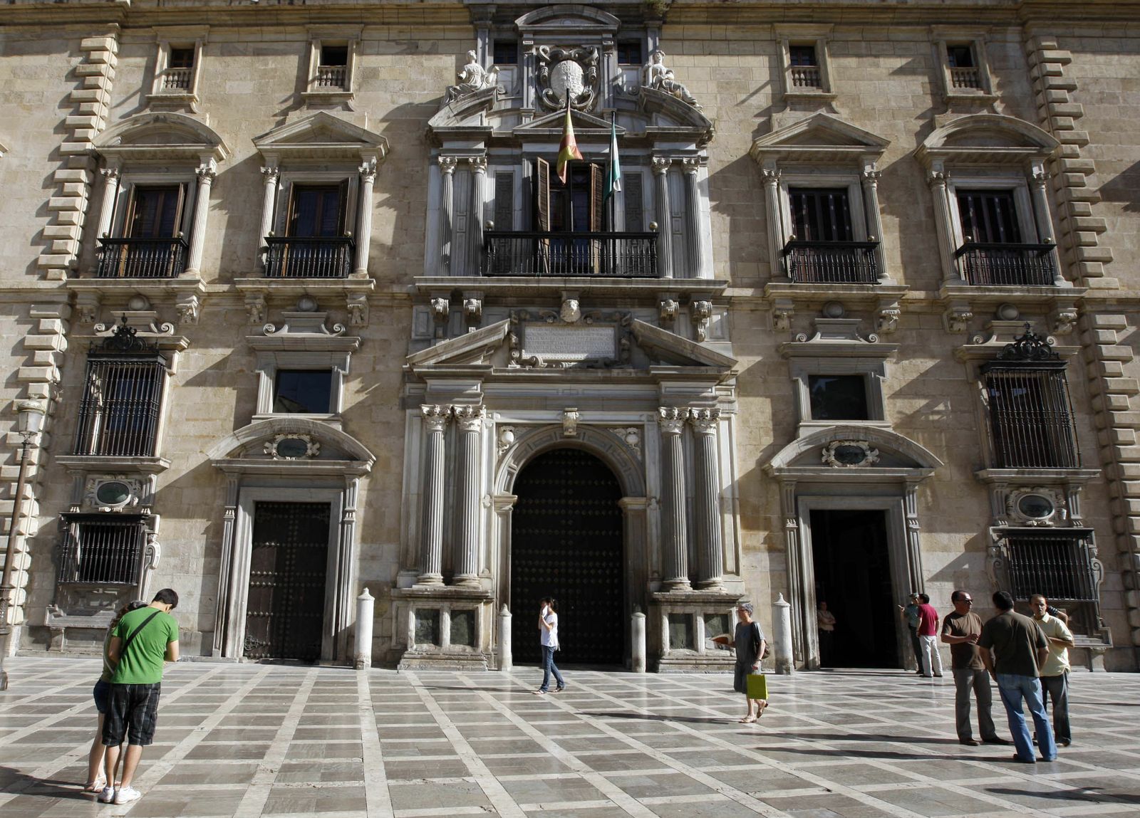 Fiscalía le pide hasta 6 años de cárcel por quedarse una subvención millonaria