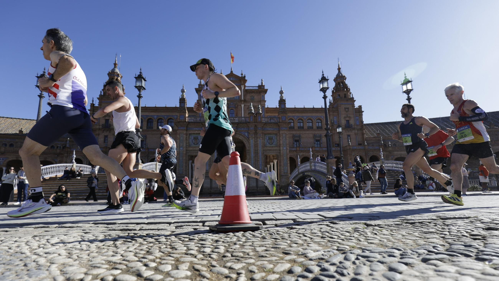 Búscate en el Zurich Maratón de Sevilla 2025