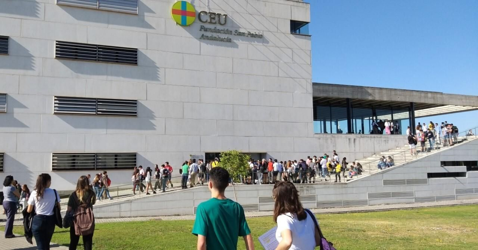 Las instalaciones que posee el CEU San Pablo en Bormujos.