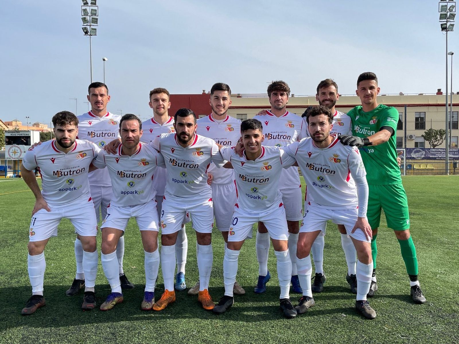 Formación del conjunto chiclanero en el feudo de la Peña Rociera.