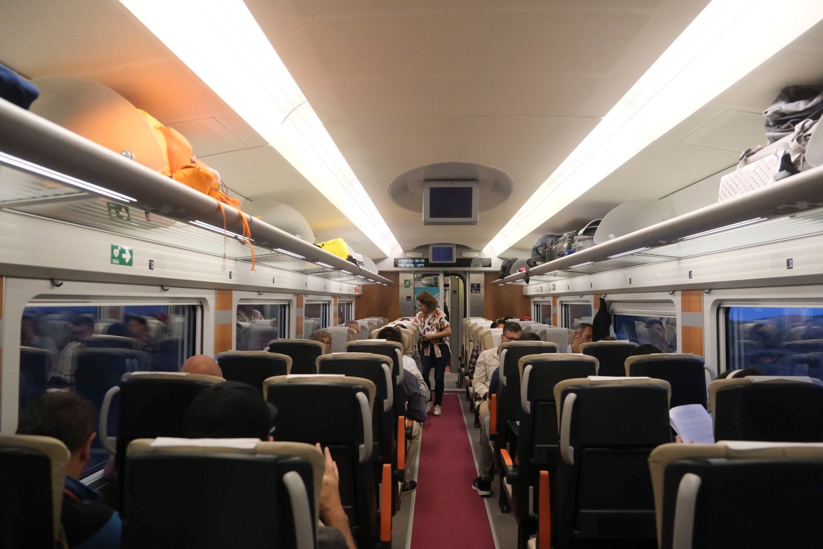 Los trenes Avlo comienzan a circular por Córdoba, en imágenes