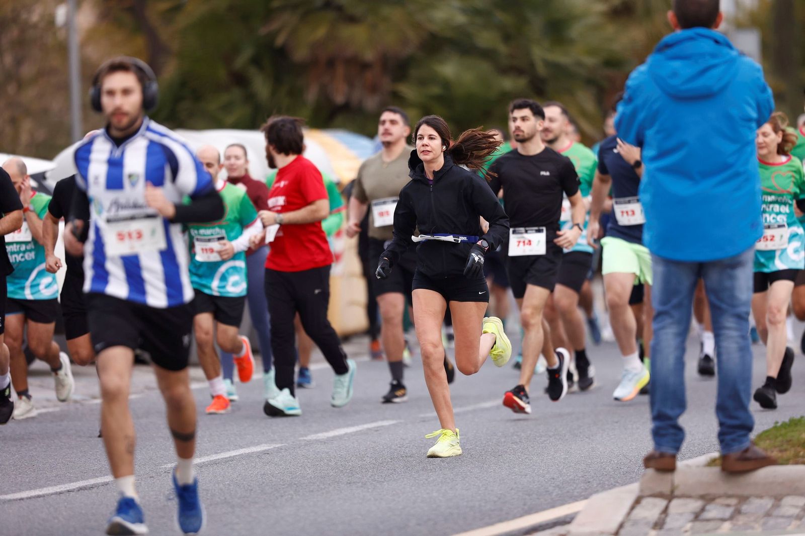 Búscate en las fotos de la Carrera contra el cáncer en Málaga