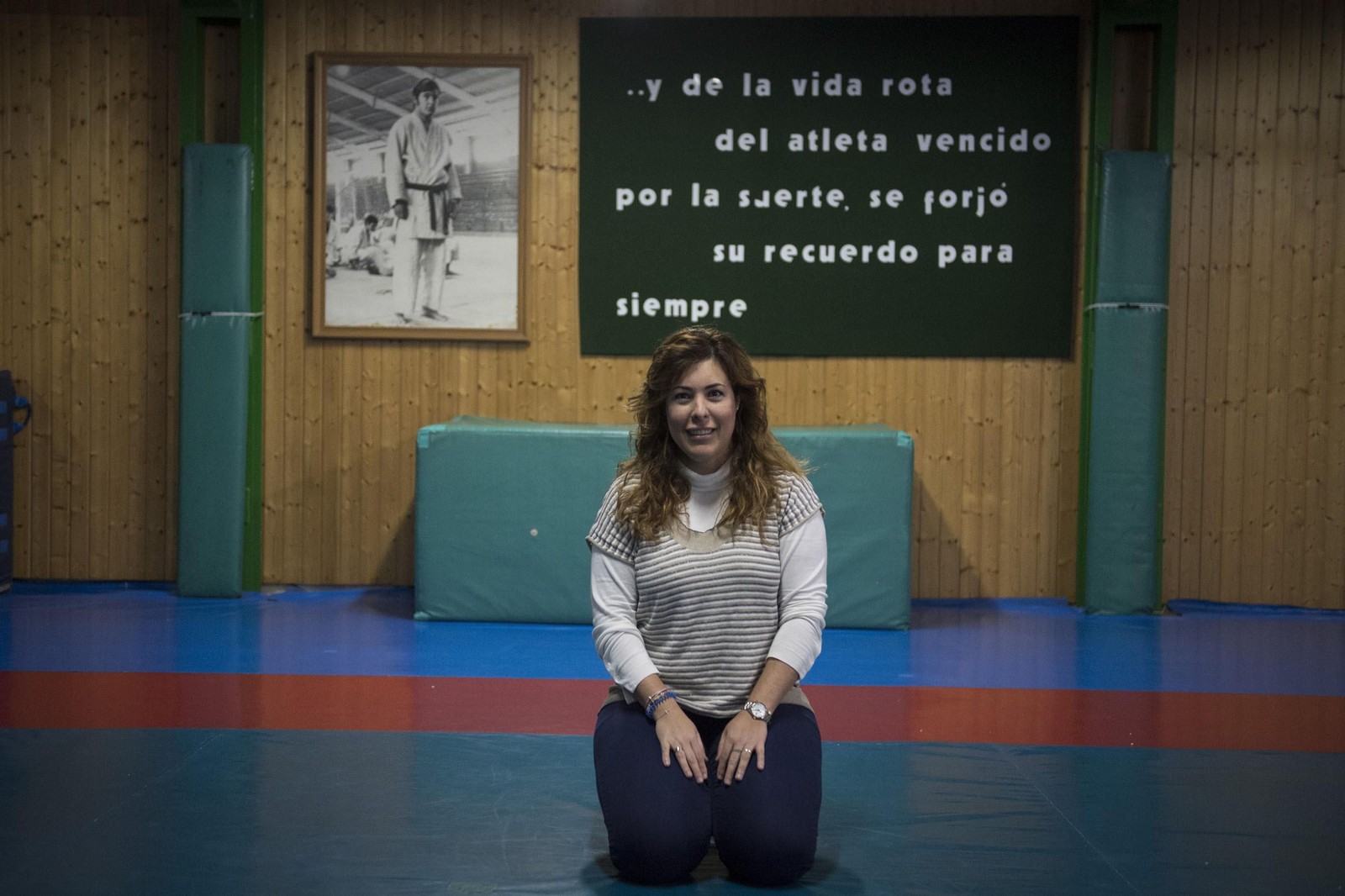 La joven gaditana posa en el gimnasio Raúl Calvo.