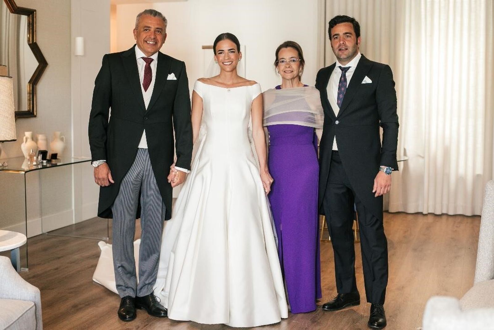 Alba Valenzuela con sus padres, Eduardo Valenzuela y Cenci Martín, y su hermano Eduardo.