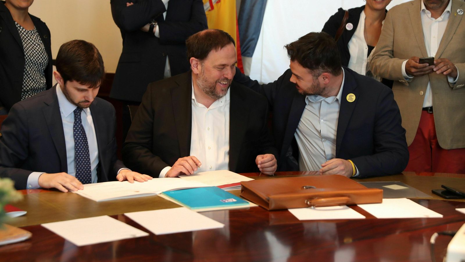 Oriol Junqueras conversa con Gabriel Rufián en el Congreso de los Diputados.