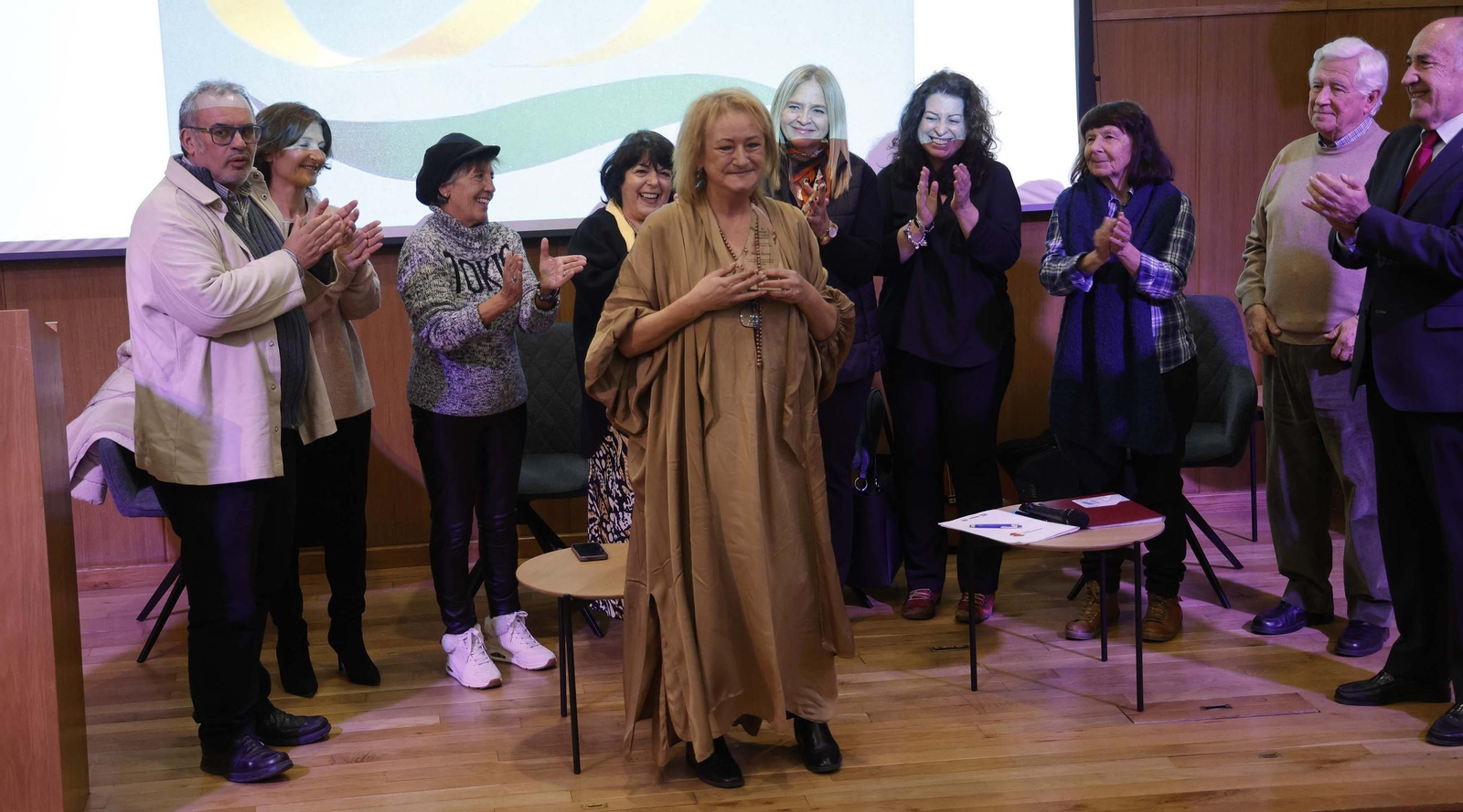 Fotos de la entrega de los premios del Ateneo de Algeciras a María Quiros y Tatiana Delalvz
