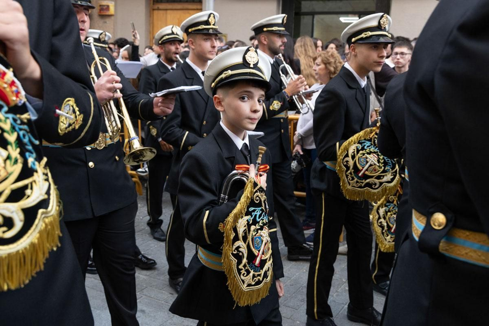 Los jiennenses arropan a las tres cofradías de la tarde en un Domingo de Ramos más caluroso de lo esperado (I)
