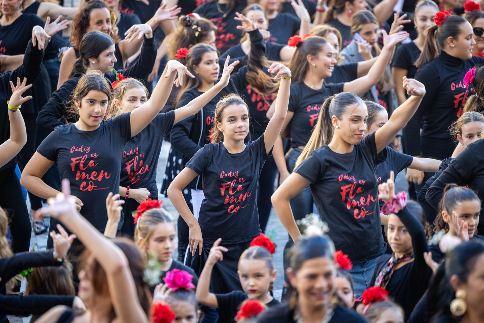 Imágenes del 'flashmob' por el Día del Flamenco en Cádiz