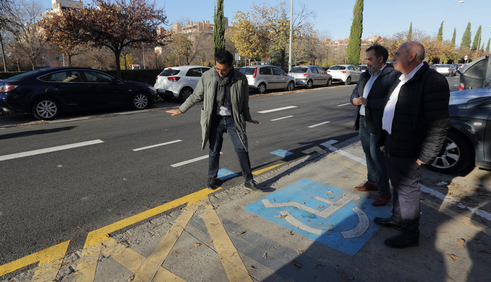 El alcalde ha visitado hoy algunas zonas ya asfaltadas.