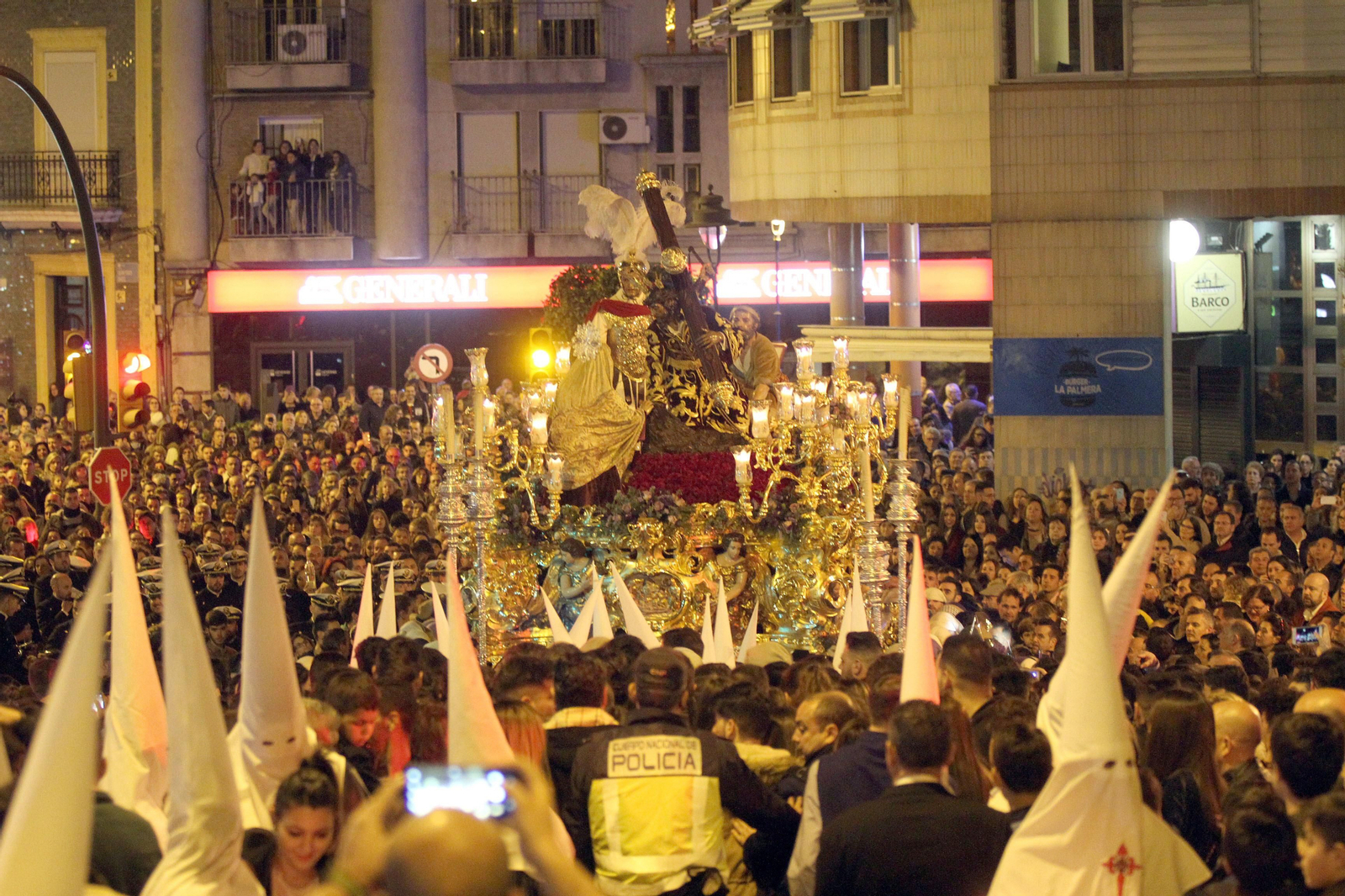 Imágenes de la subida del Cristo de las Tres Caídas