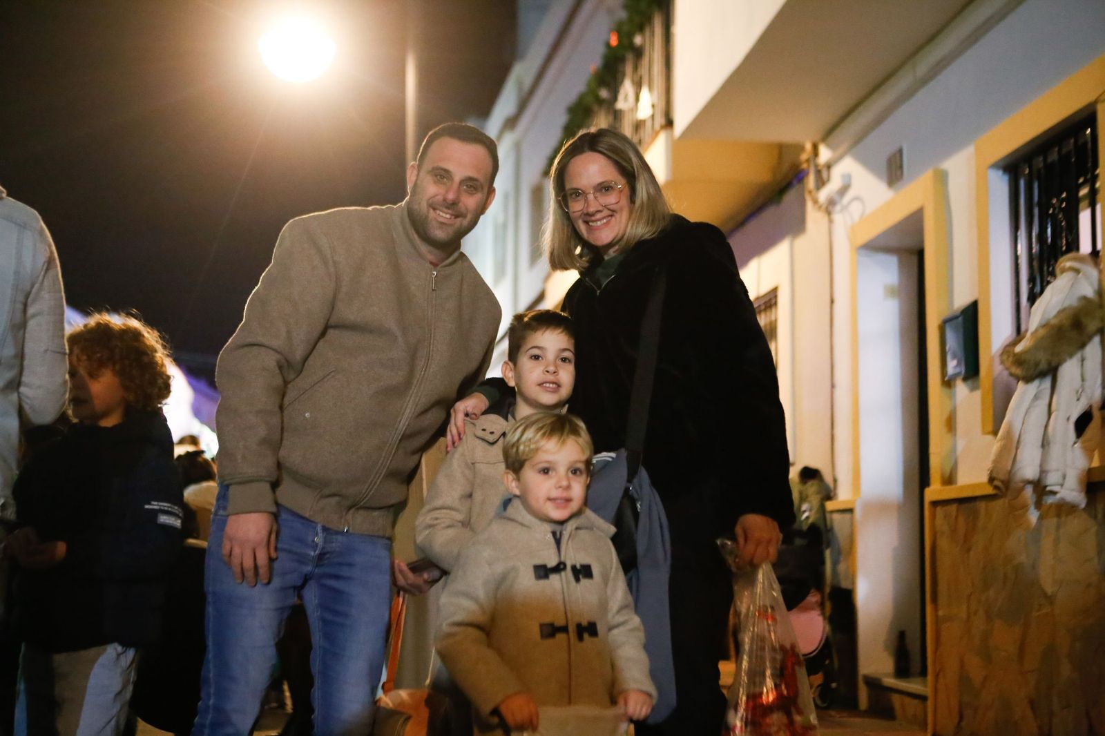 Búscate en las fotos de la cabalgata de Reyes Magos 2026 en Los Barrios