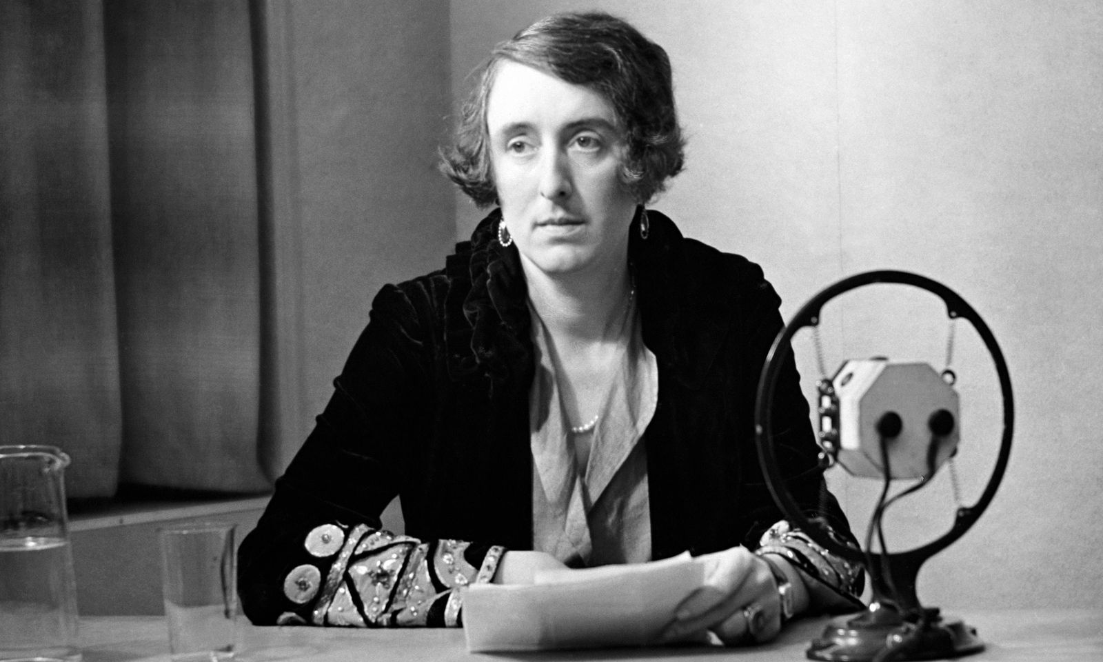 Vita Sackville-West (Kent, 1892-1962) en una emisión radiofónica (1934) de la BBC.