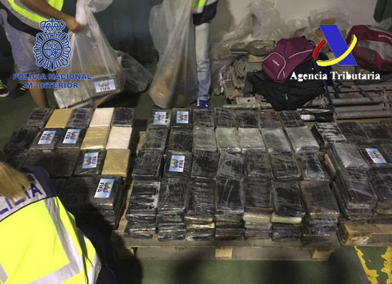 La Policía se incauta de un alijo récord, 900 kilos de cocaína camuflada en cajas de bananas