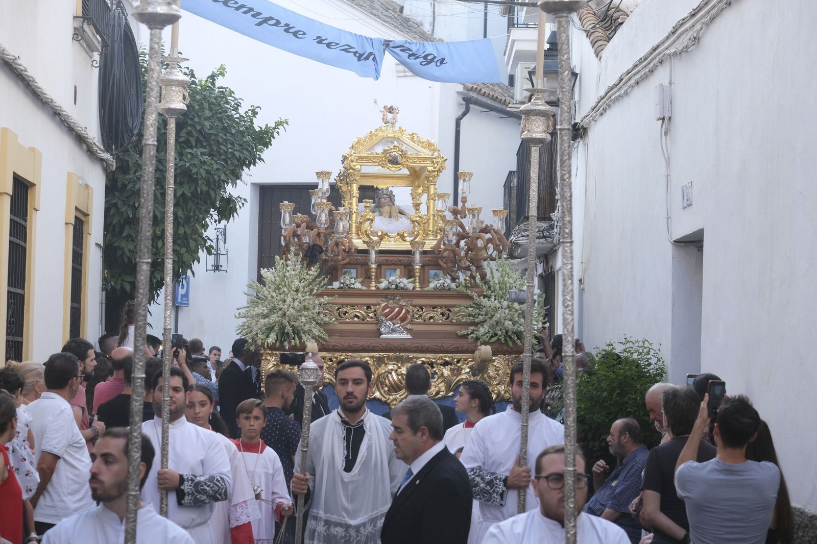 La procesión de la Virgen de Acá por las calles de Córdoba, en imágenes