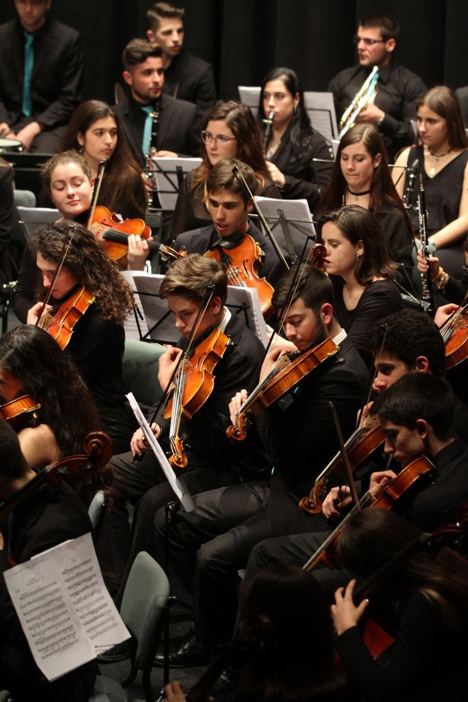 La Asociación de Industrias Químicas, Básicas y Energéticas de Huelva (Aiqbe) organiza un concierto que corre a cargo de la Orquesta Sinfónica del Conservatorio Profesional de Música de Huelva 'Javier Perianes'