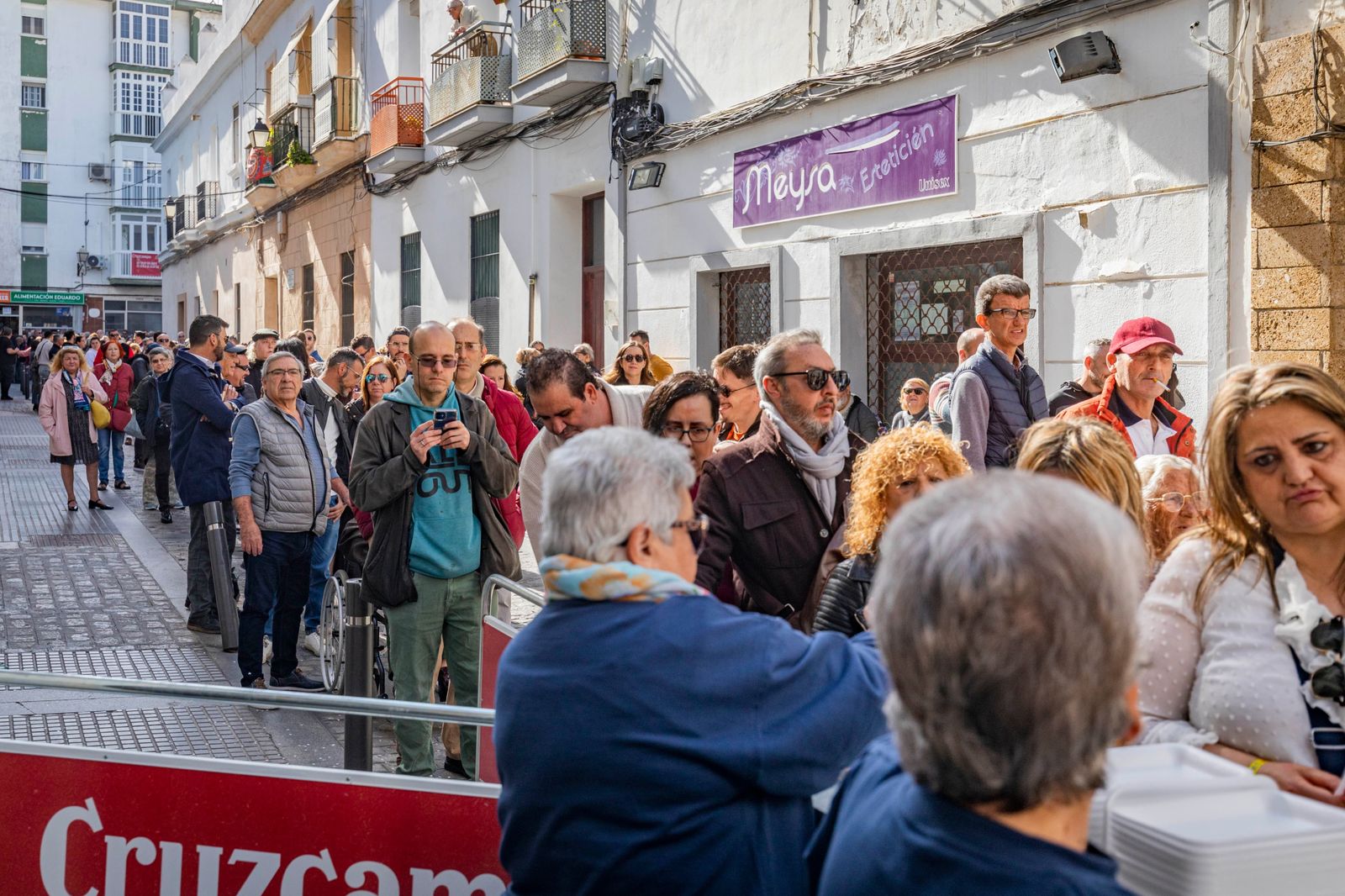 Búscate entre las mejores imágenes de la Erizada 2024 del Carnaval de Cádiz
