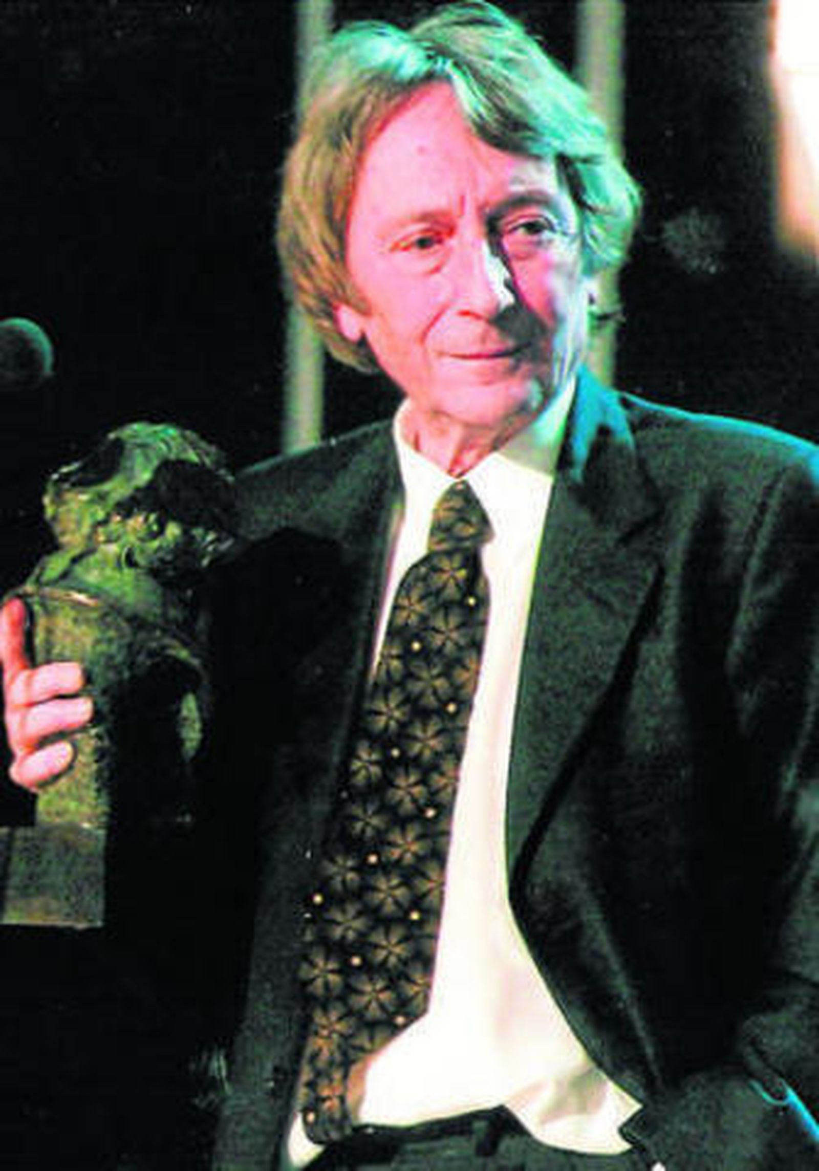 Querejeta en 2003, con el Goya a la Mejor Película por 'Los lunes al sol'.