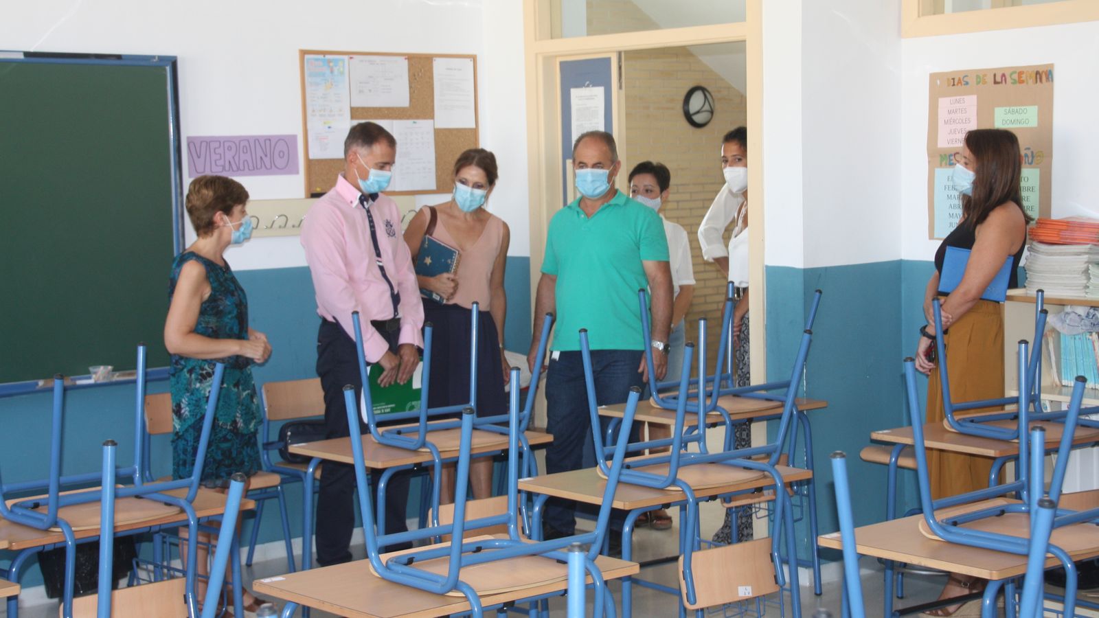 La distancia entre mesas es mínima en algunas aulas.
